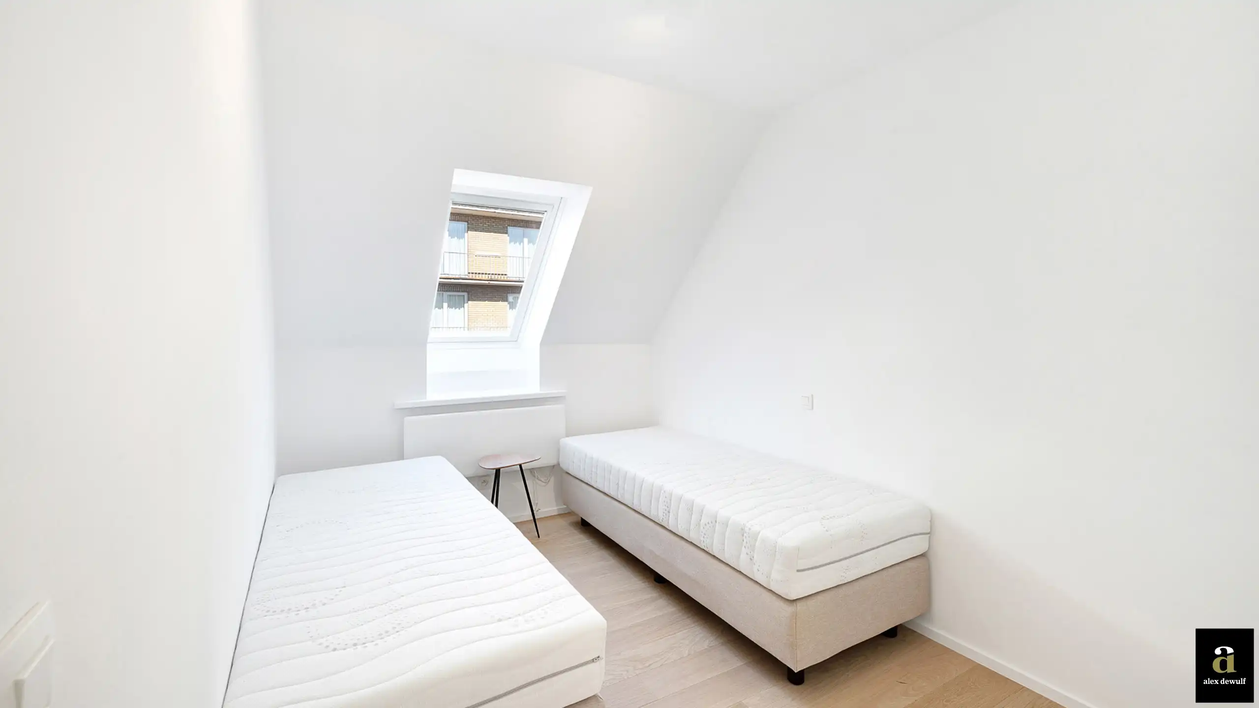 Ruim duplexappartement met vier slaapkamers en zonnig terras in Duinbergen. foto 24