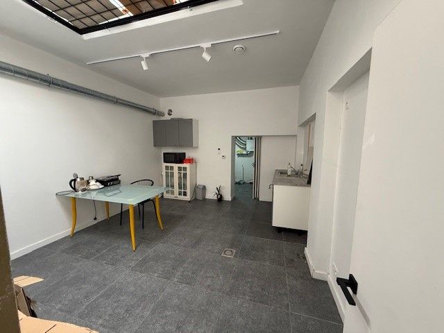 Afgewerkt handelszaak te huur in de Bevrijdingslaan Gent foto 8