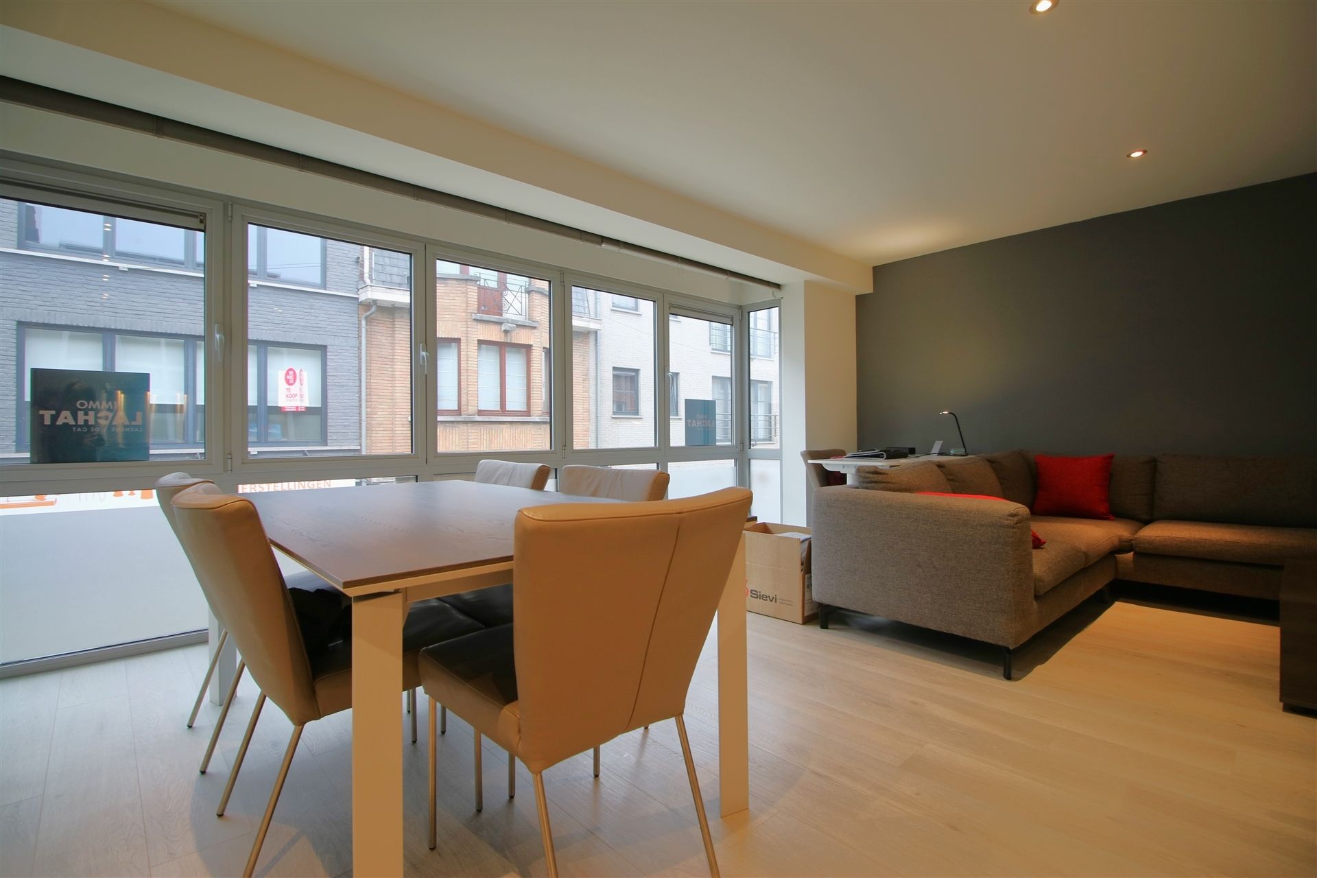 Instapklaar 2-slpk appt met terras en lift foto 2