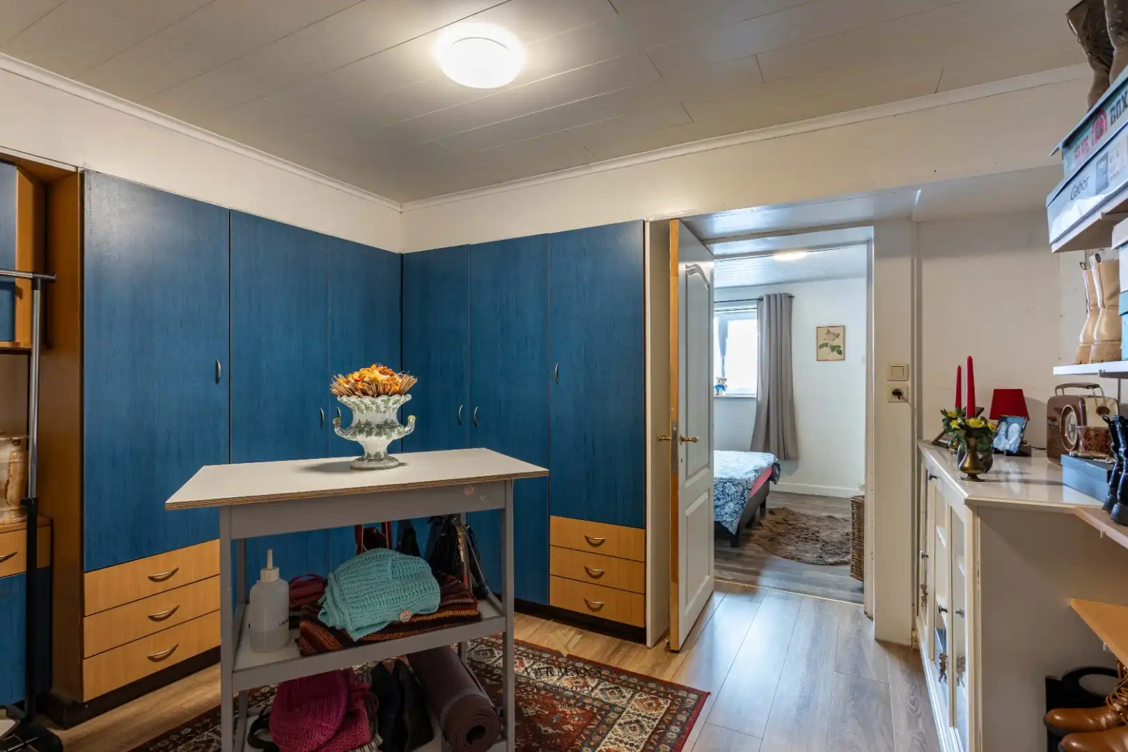 Ruime alleenstaande woning met garage in heuvelachtige omgeving foto 30