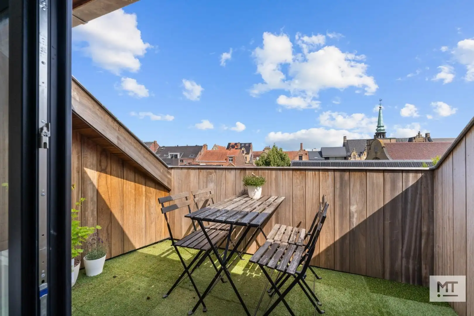 Appartement met terras te koop in het centrum van Ieper foto 3