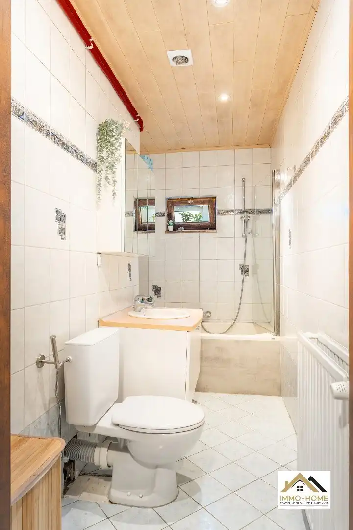 Lichtrijke halfopen bebouwing op toplocatie foto 16