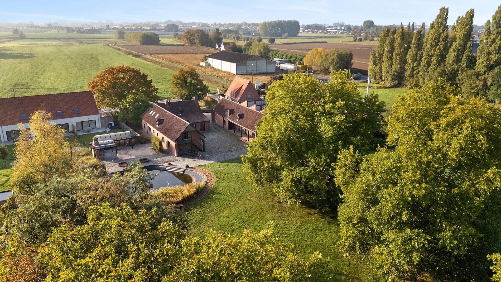 Karaktervolle hoeve met bijgebouwen en verzorgde tuin in Ledegem foto 25