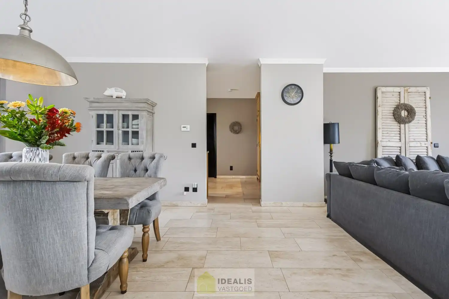 IDEALIS VASTGOED – EEN AANGENAME VRIJSTAANDE WONING MET EEN NIEUWE KEUKEN EN BADKAMER, EEN HEERLIJK RUIME WOONKAMER MET SPEKSTEENKACHEL, EEN EXTRA RUIME VERANDA (VOLLEDIG AF TE SLUITEN MET GLAZEN PUIEN), 3 SLAAPKAMERS, EEN EXTRA MULTIFUNCTIONELE RUIMTE (INGERICHT ALS KANTOOR MET APARTE INGANG) OP EEN RIANT PERCEEL VAN 14A 51CA, VOLLEDIG OMHEIND, VOORZIEN VAN VOLDOENDE PARKEERRUIMTE EN EEN PRACHTIGE CARPORT VOOR 2 WAGENS! foto 19