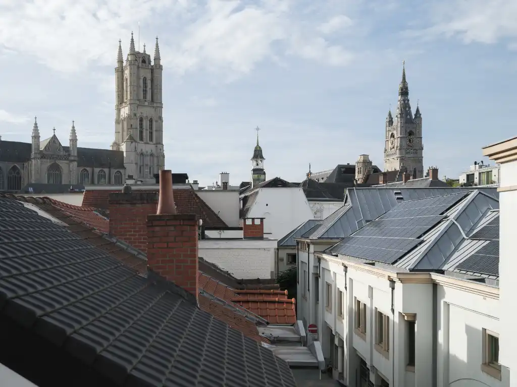 Centrum Gent - Een architecturale hoekwoning met een exeptionele ruimtelijkheid, twee slaapkamers en twee buitenruimtes. foto 15
