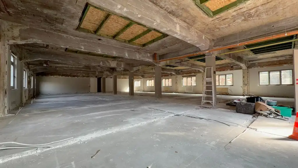 Kantoorrenovatieproject te koop vlakbij klaverblad in Gent foto 9