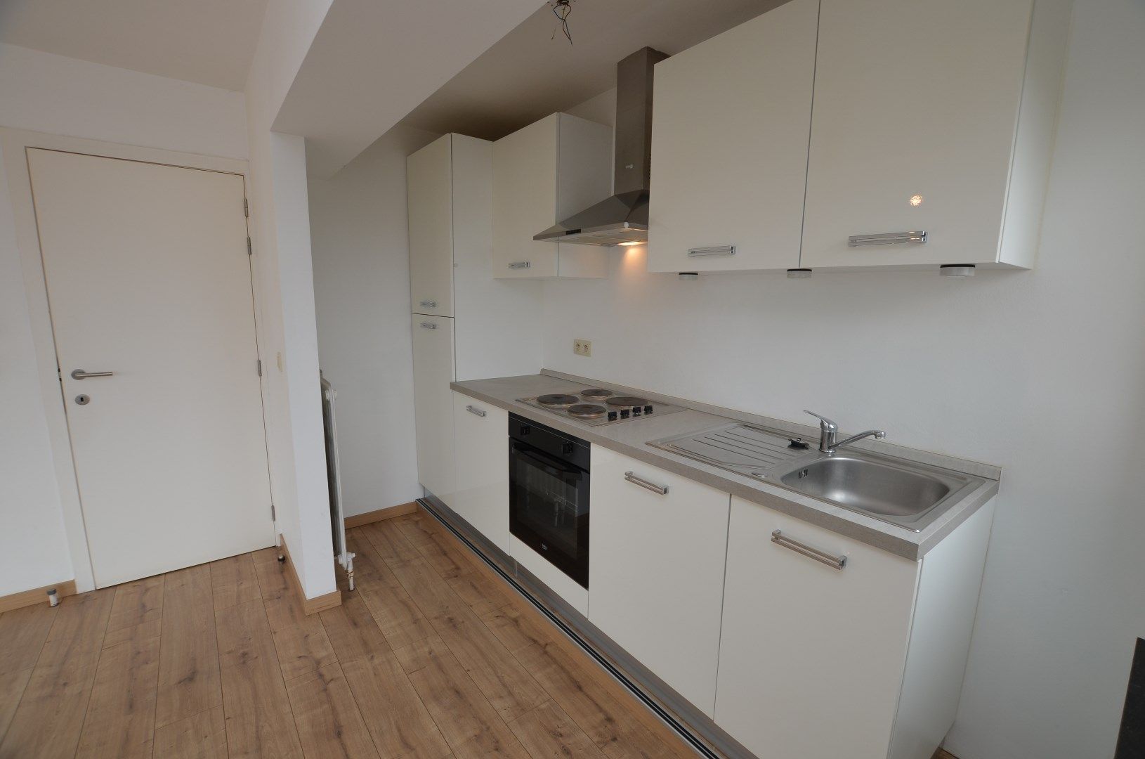 Lichtrijk volledig gerenoveerd hoekappartement  foto 3