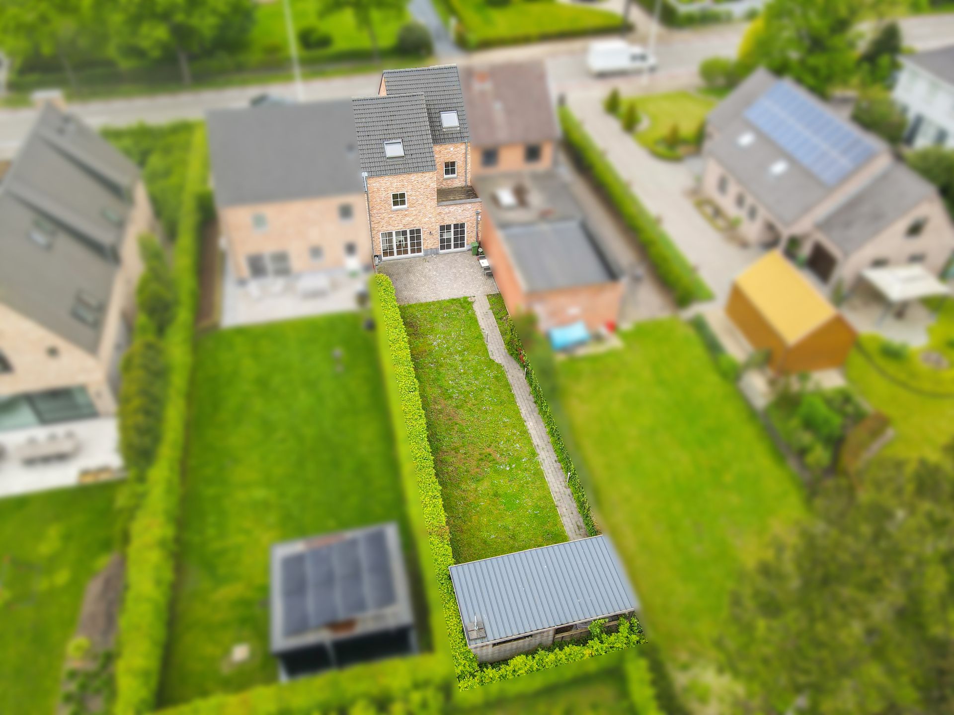 Ruime gezinswoning met 5 slaapkamers en garage! foto 1