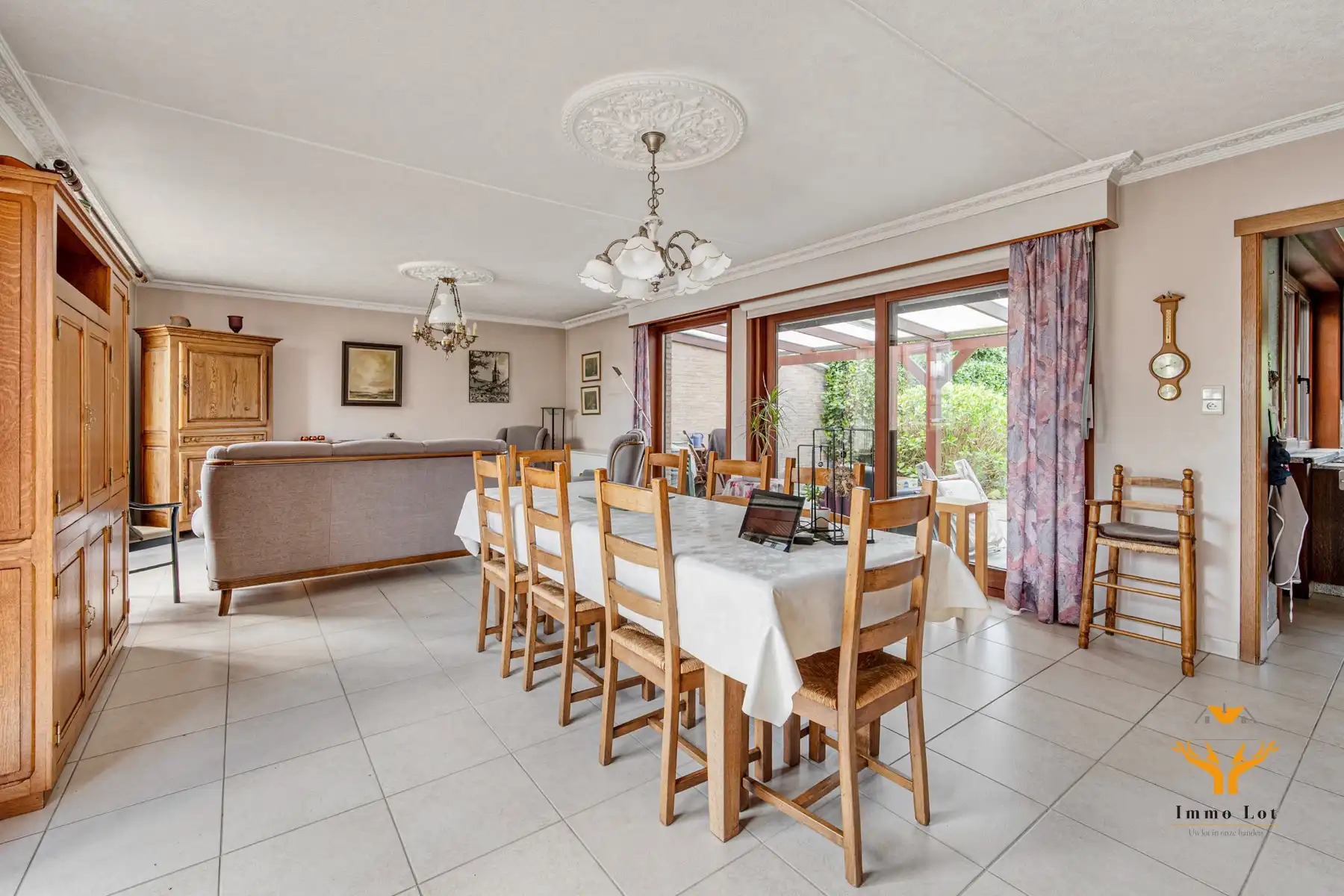 Gezinswoning met 5 slaapkamers en ruime tuin foto 5