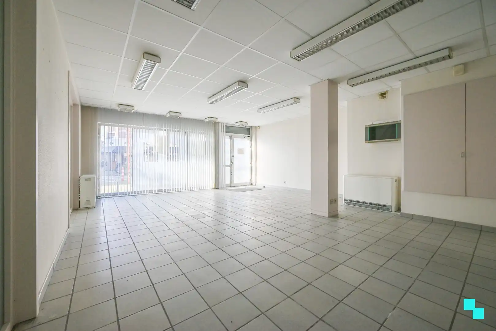 Commerciële ruimte van 114 m² met garagebox in centrum Izegem foto 4