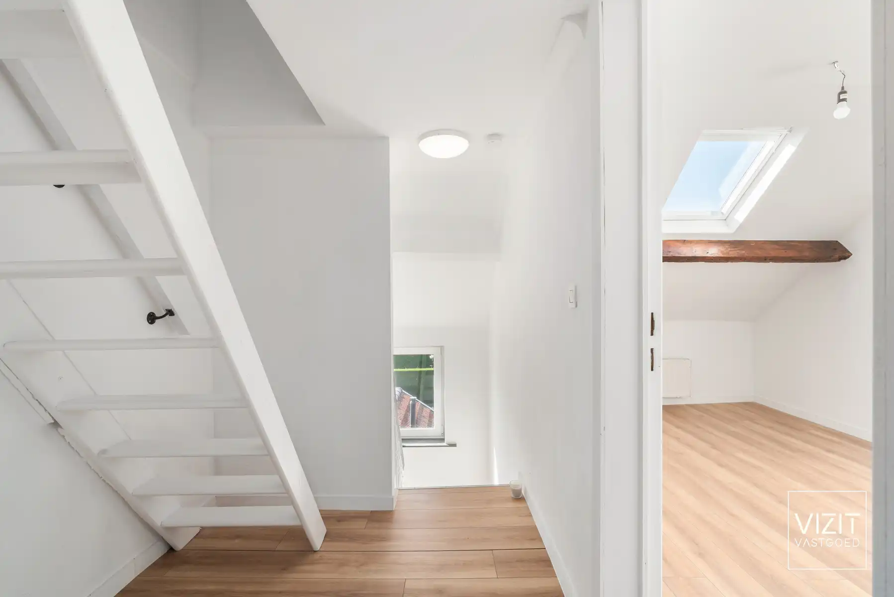 Volledig gerenoveerde woning met stadstuin foto 13