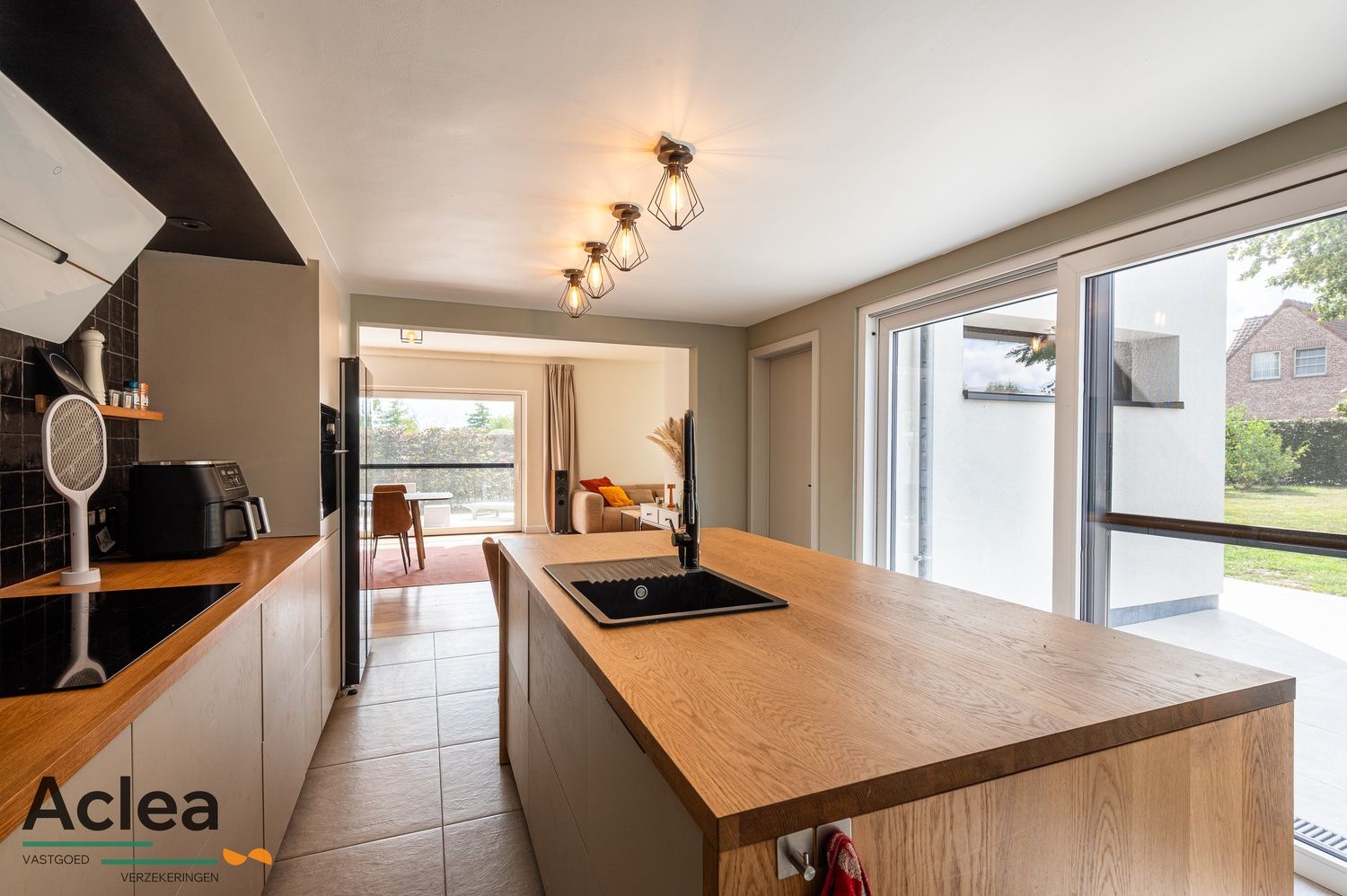 Stijlvolle, ruime woonst op een mooi perceel foto 11