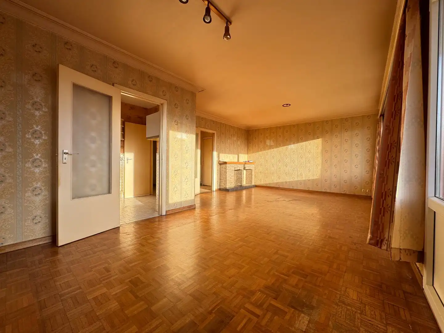 Een lichtrijk 2-SLPK.-appartement met kelder foto 5