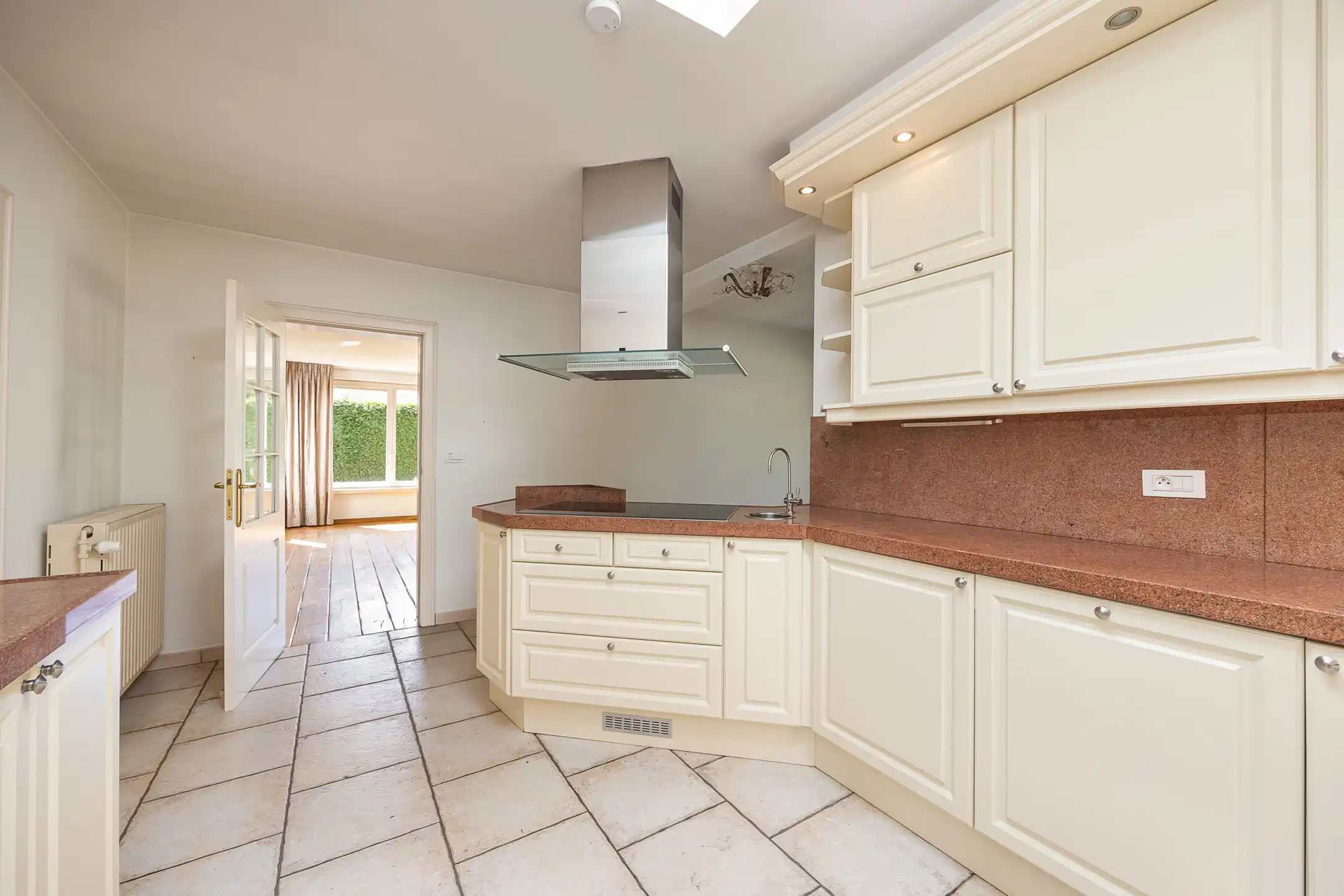 Ruime villa met 2 (mog. 3) slaapkamers op 2.030 m² op het ZW foto 15