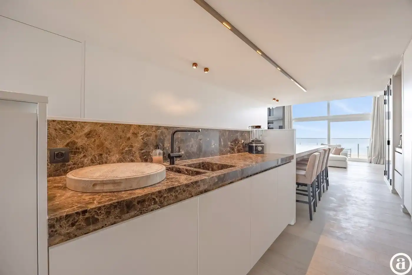 Exclusieve mezzanine met panoramisch zeezicht (406m²). foto 16