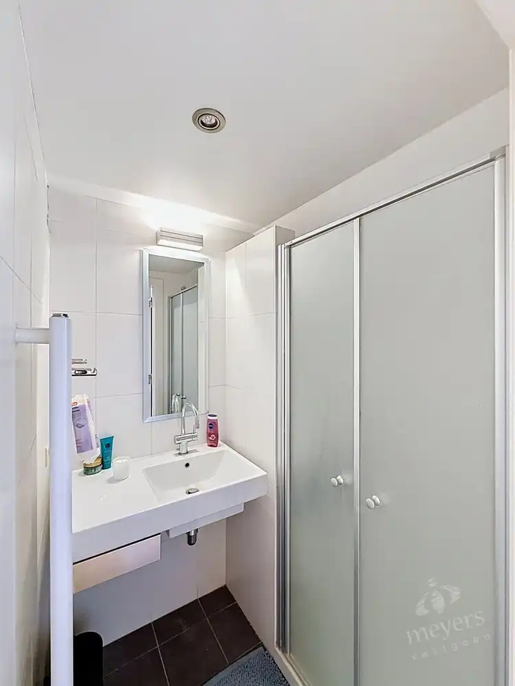 Veelzijdig handelspand met ruim triplex-appartement in hartje Hasselt foto 31