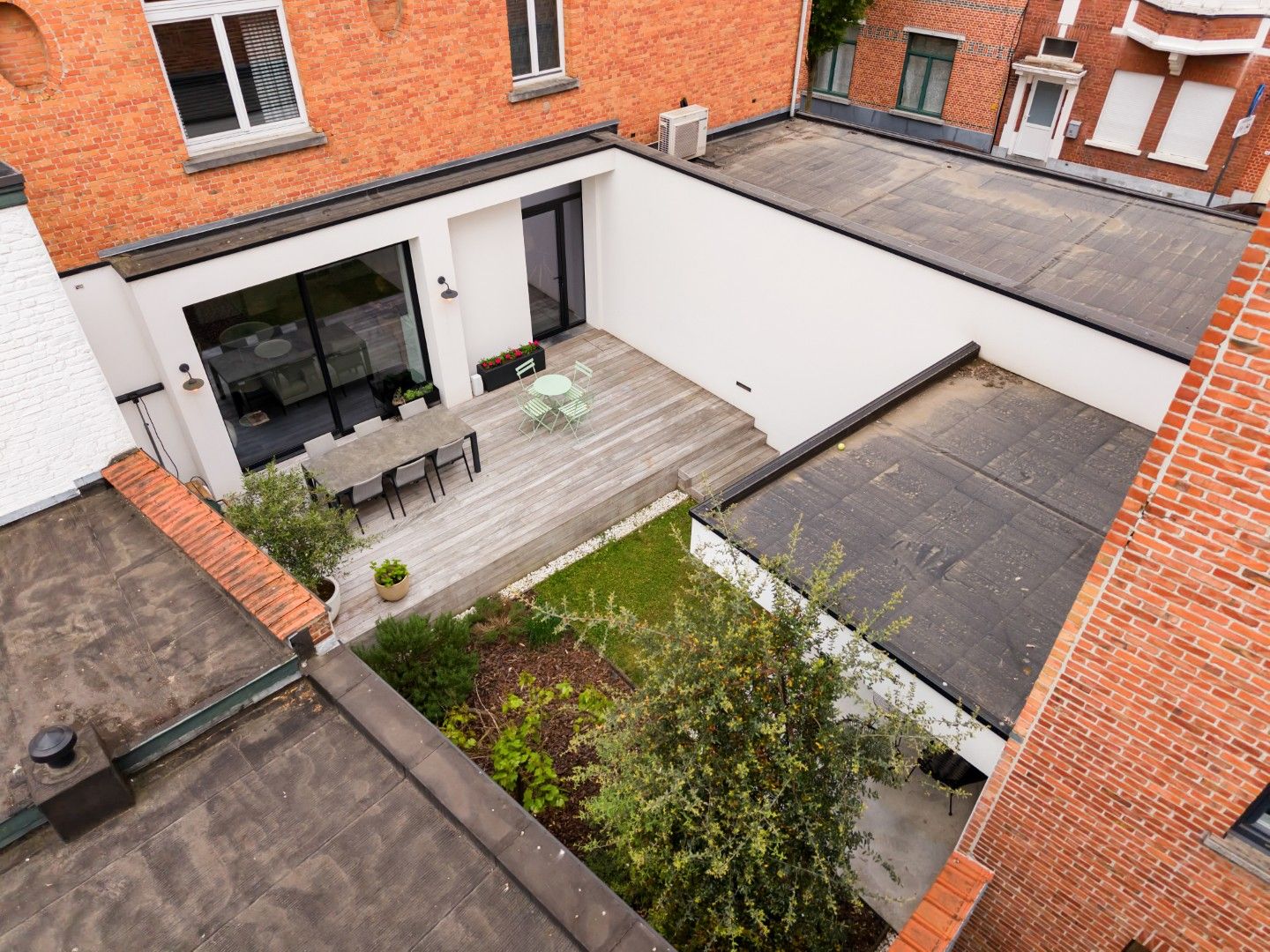 SUBLIEM GERENOVEERDE HERENWONING MET DUBBELE GARAGE.  foto 35