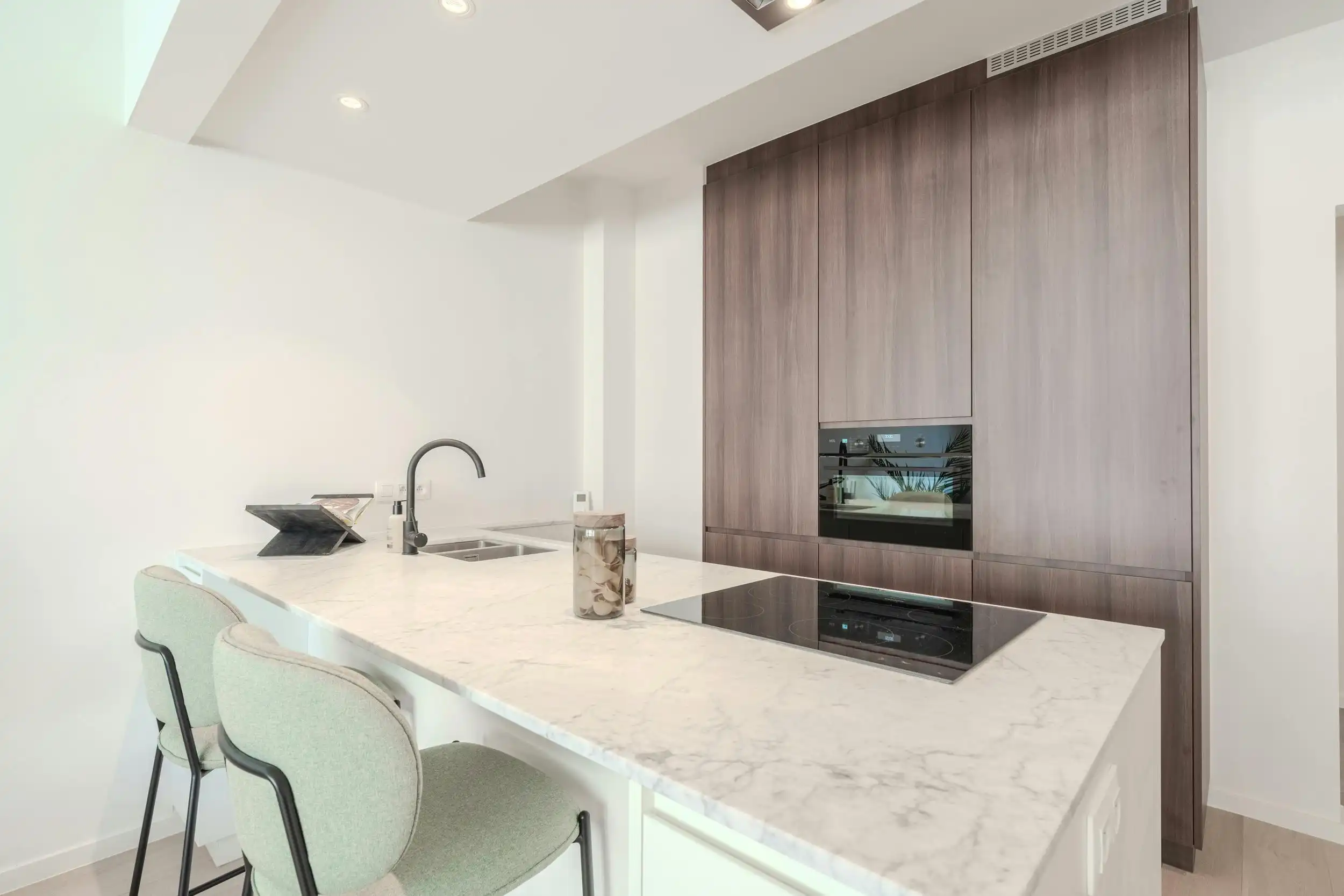 Gerenoveerd appartement te koop met zijdelings zeezicht! foto 3