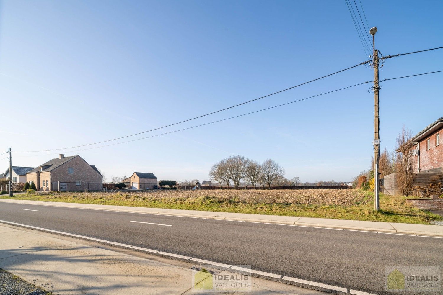 KNAPPE BOUWKAVEL (16A93CA) VOOR OPEN BEBOUWING OP EEN TOPLOCATIE, IN HET RUSTIG GELEGEN GROTE-BROGEL (PEER)! Deze bouwkavel met een oppervlakte van 16a 93ca biedt de mogelijkheid voor het bouwen van een prachtige eengezinswoning met aan de achterzijde van het perceel een prachtige vergezicht. De kavel is gelegen vlak bij de dorpskern van het gezellige Grote-Brogel en op enkele autominuten verwijderd van de centra van Peer, Kaulille, Bocholt en Bree. Ideaal voor zij die op zoek zijn naar een ruim perceel voor open bebouwing. foto 8