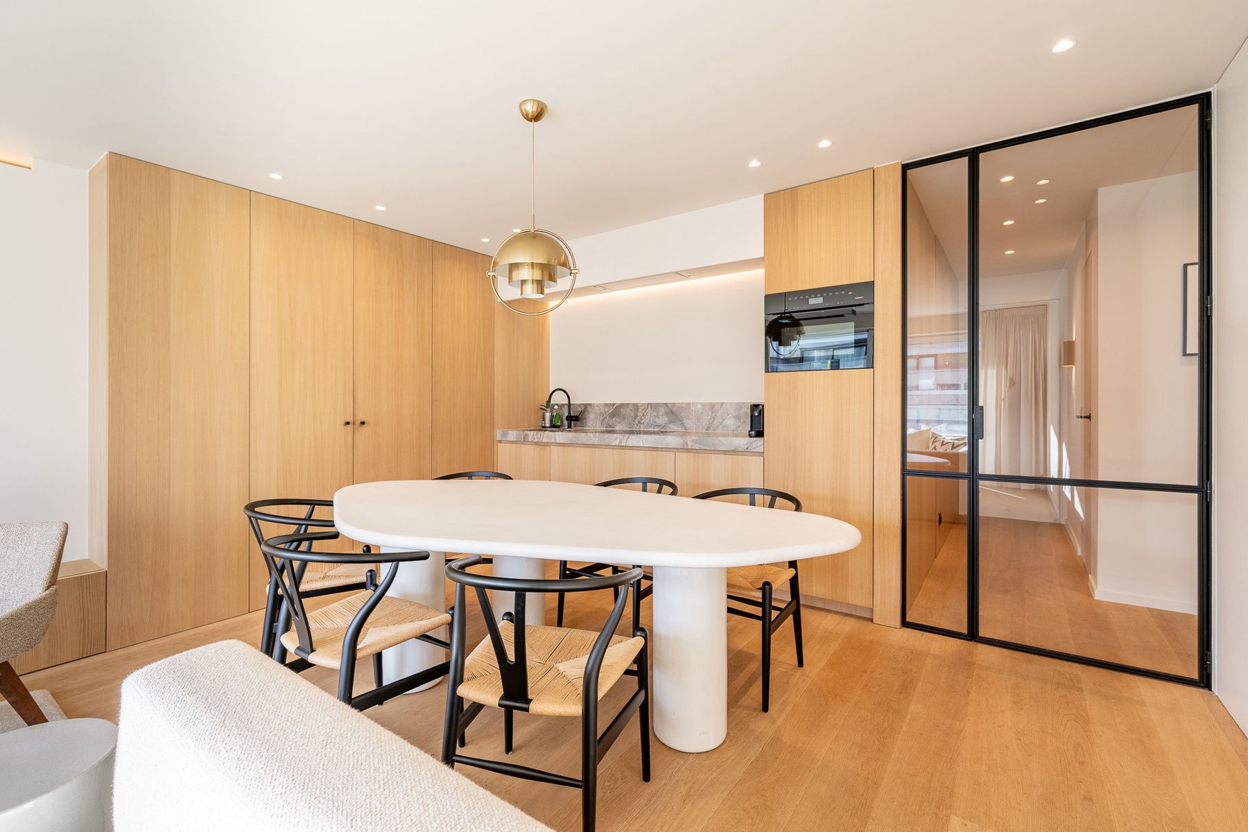 Stijlvol afgewerkt tweeslaapkamer appartement in het Zoute foto 7