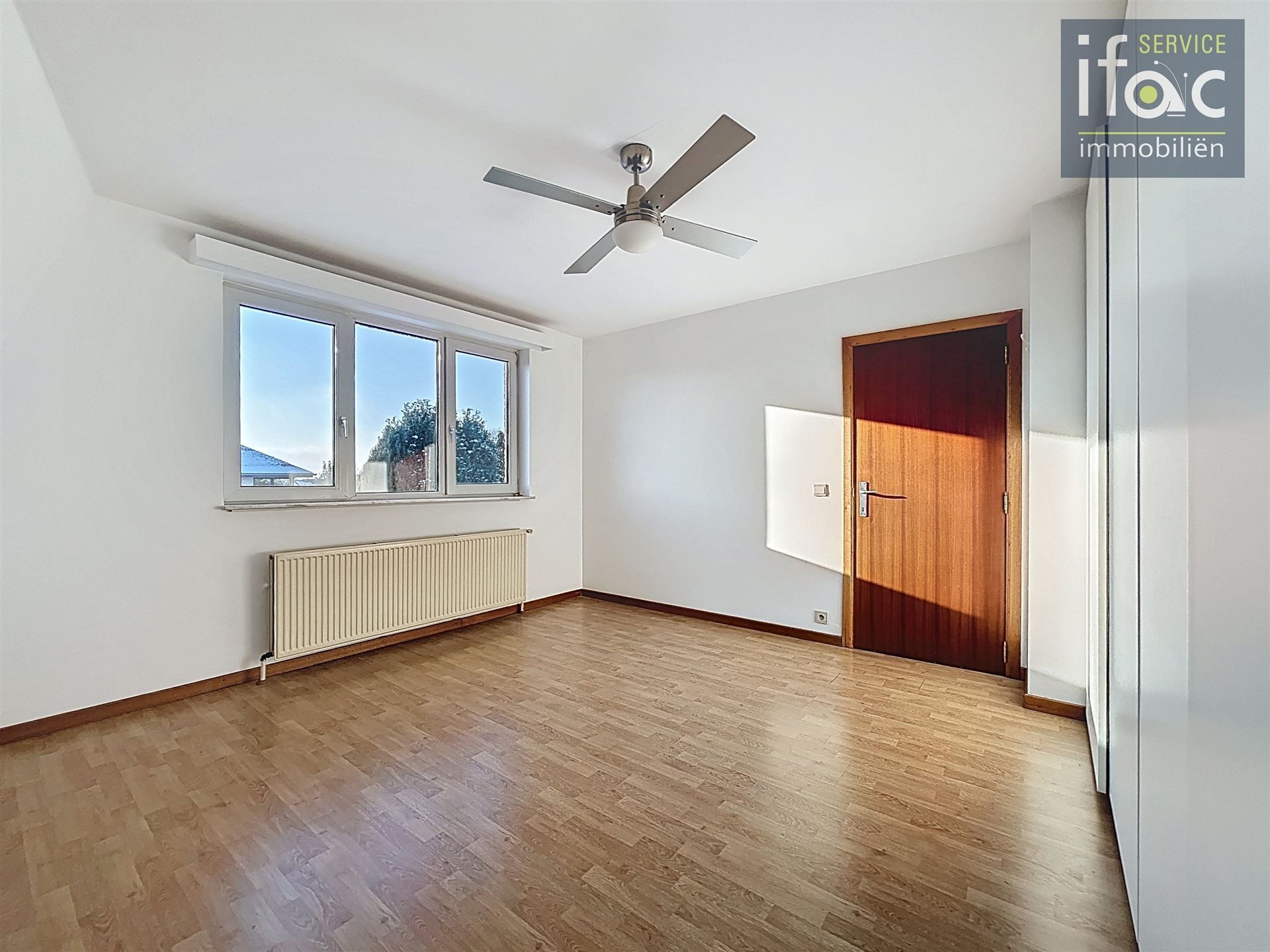 Villa met 5 slaapkamers, 2 badkamers op uitstekende locatie foto 14