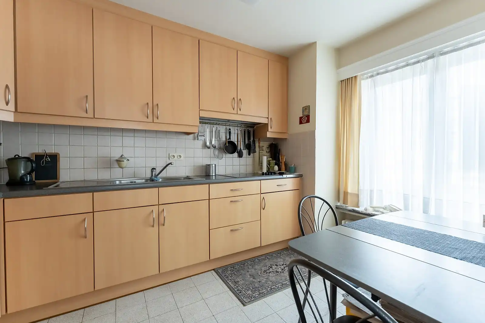 Ruim 3-slaapkamerappartement op topligging in het bruisende commerciële centrum van Blankenberge. foto 3