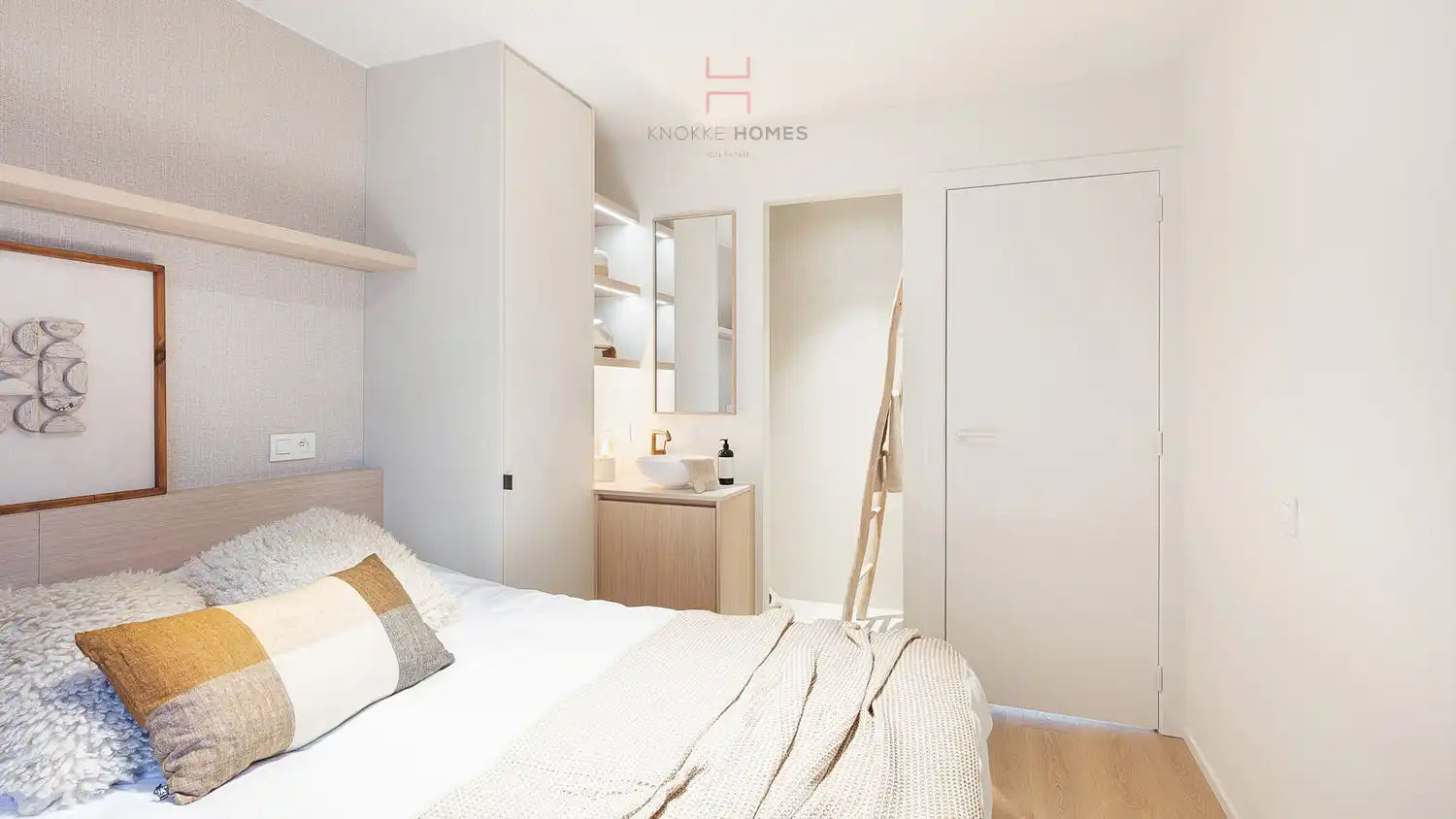 Stijlvol gerenoveerd appartement met zijdelings zeezicht in Duinbergen. foto 19