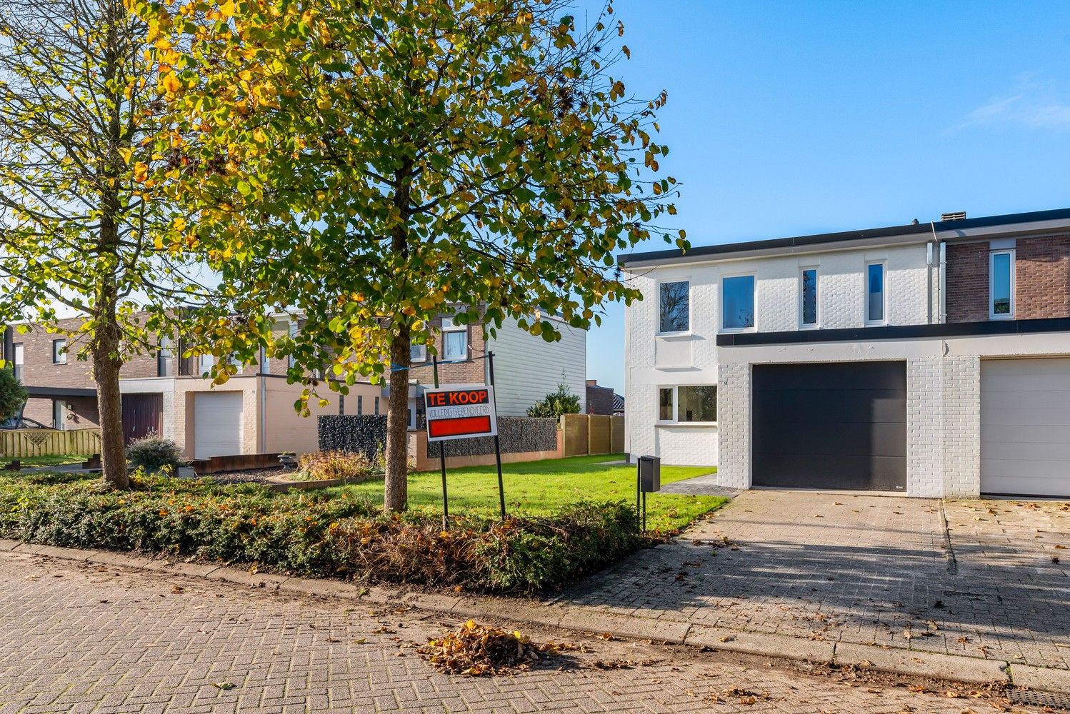 Volledig gerenoveerde woning met 3 slpkm foto 2