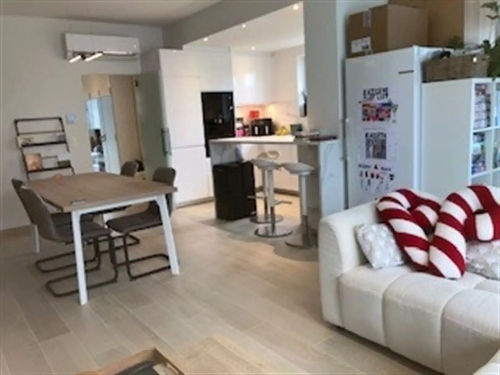 Gemeubeld 2-slaapkamerappartement met garage in Ekeren foto 3