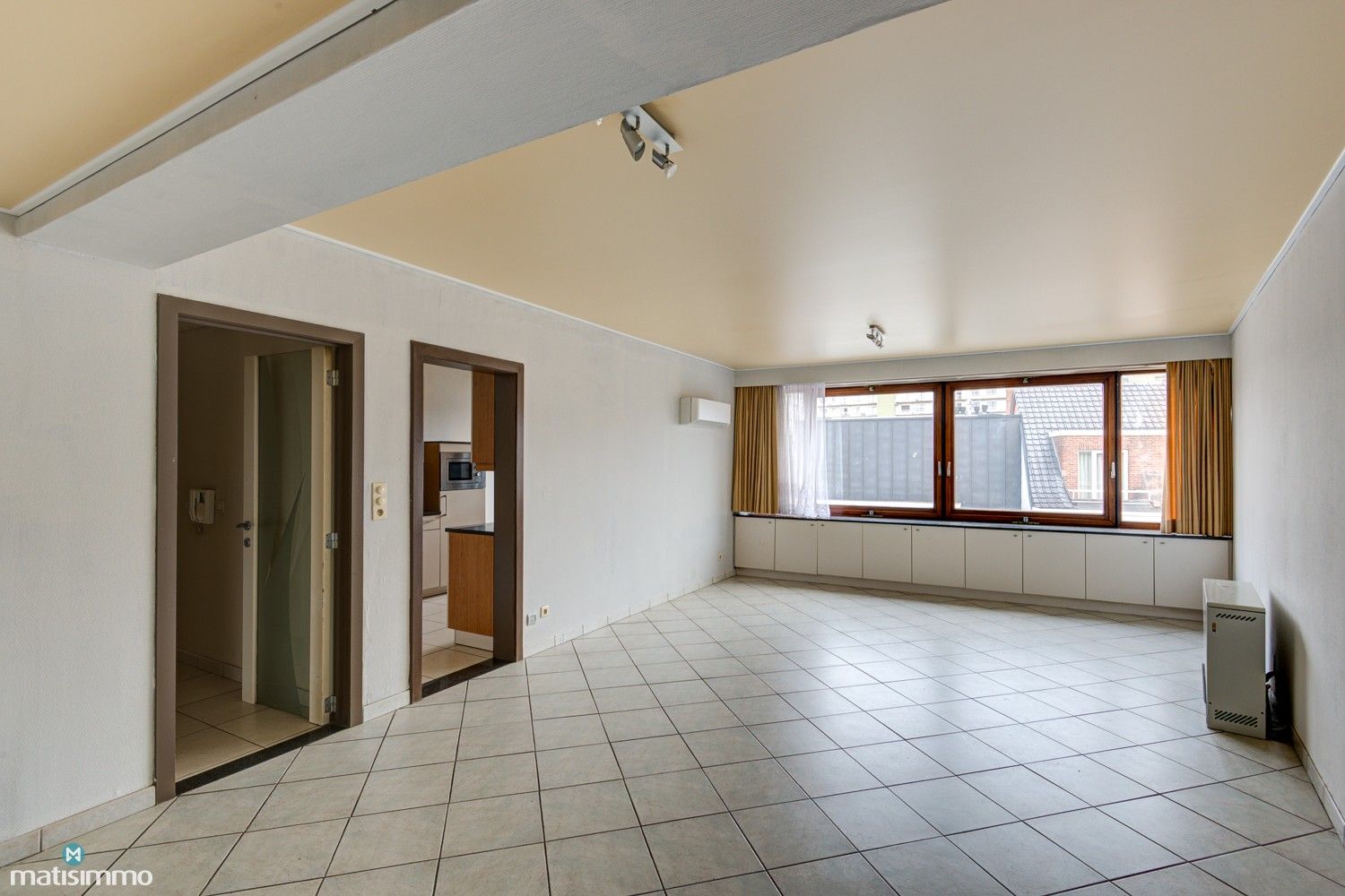 APPARTEMENT MET 2 SLAAPKAMERS EN PARKEERPLAATS NABIJ CENTRUM GENK foto 5
