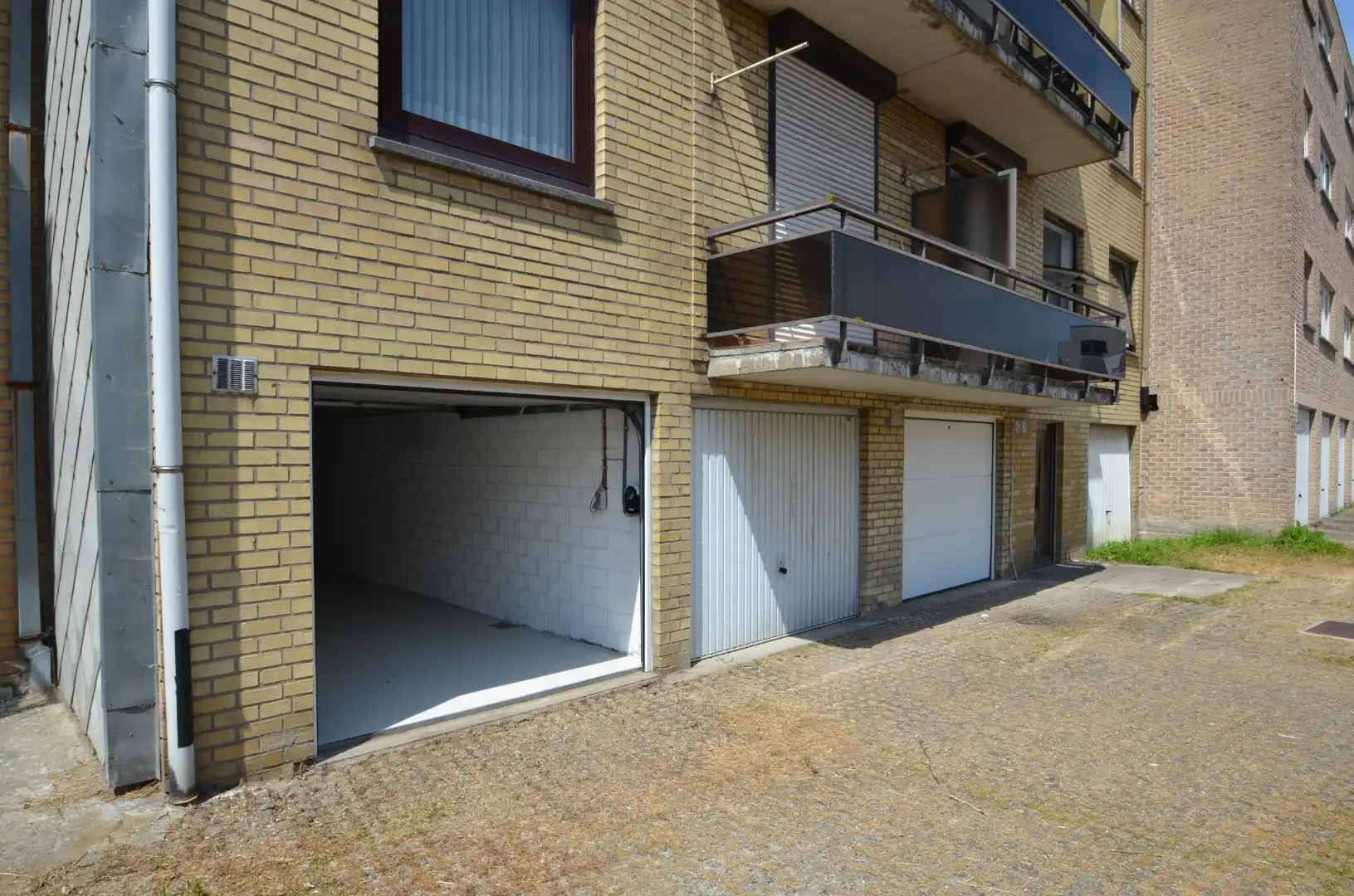 Vlot bereikbare ruime garagebox foto 2