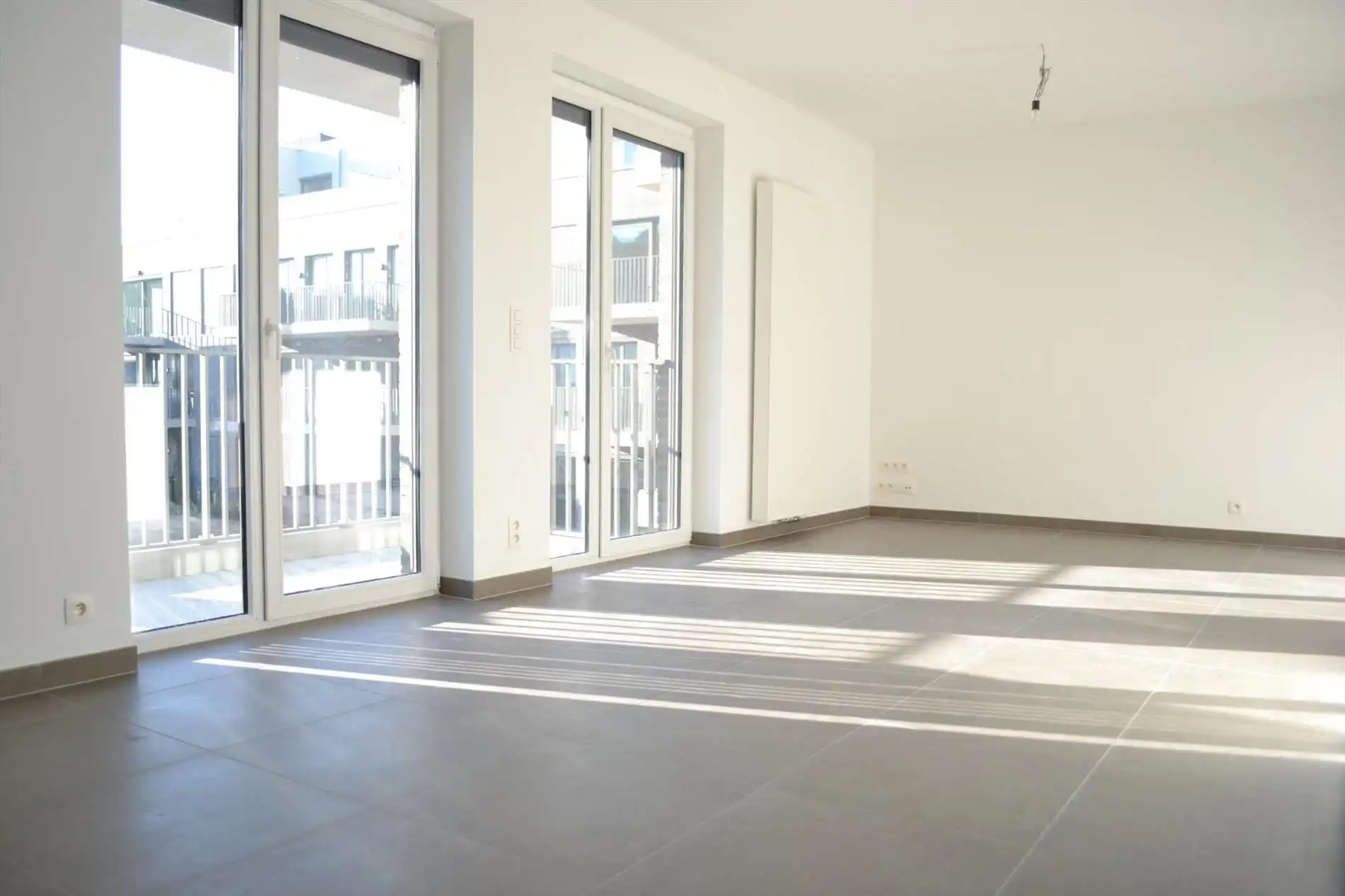 Recent appartement met 2 slaapkamers, 2 terrassen en garagebox te huur in Gullegem foto 3