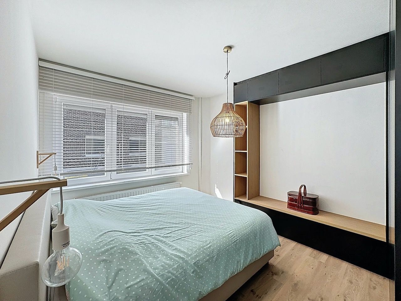 Volledig gemeubeld eigentijds appartement op een boogscheut van de Zeedijk. foto 13