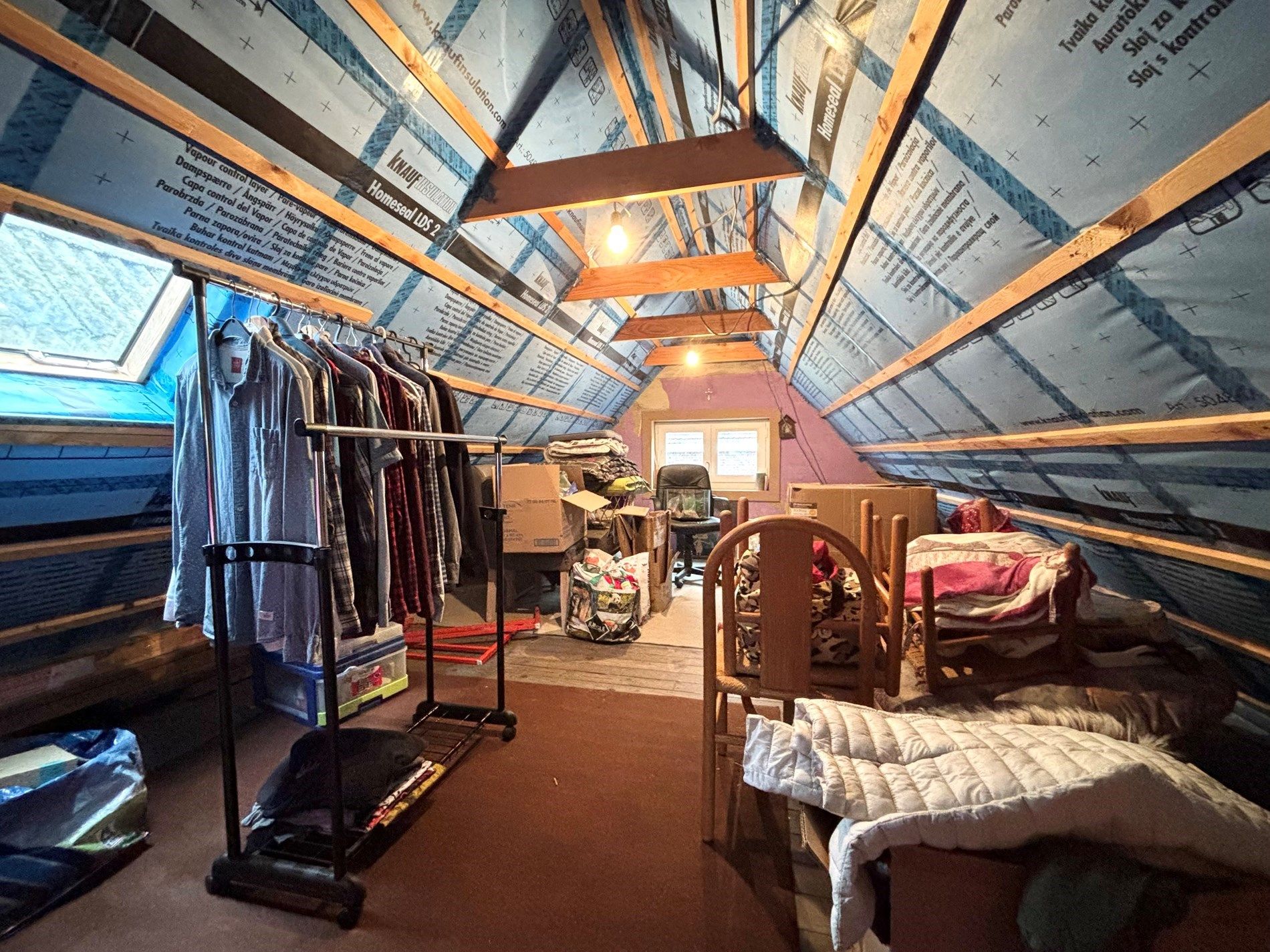 Op te frissen rijwoning met tuin, vernieuwde ramen en geïsoleerd dak. foto 15