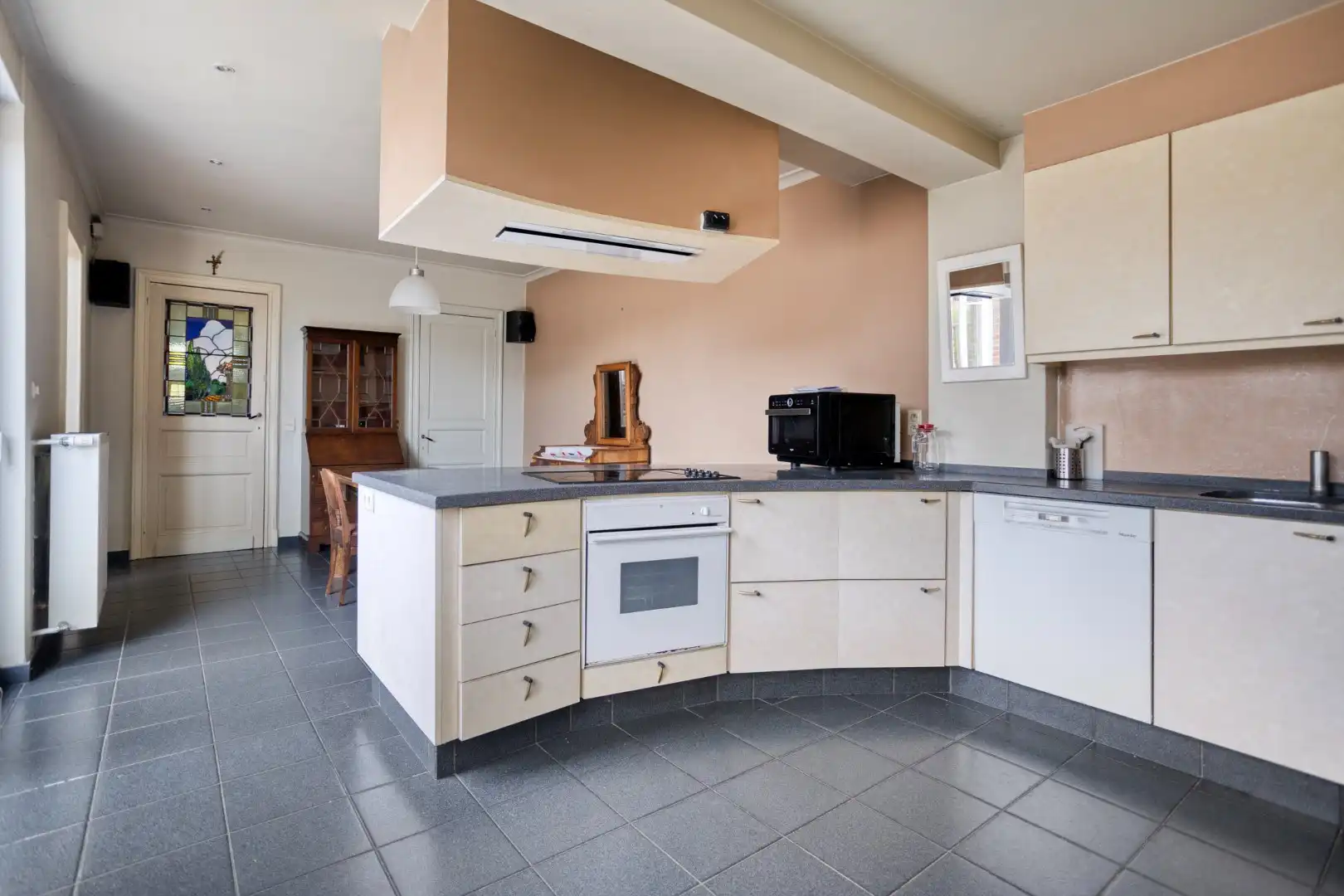 Eclectisch burgerhuis met landelijke verzichten op 2659 m² in centrum Kuurne. foto 13