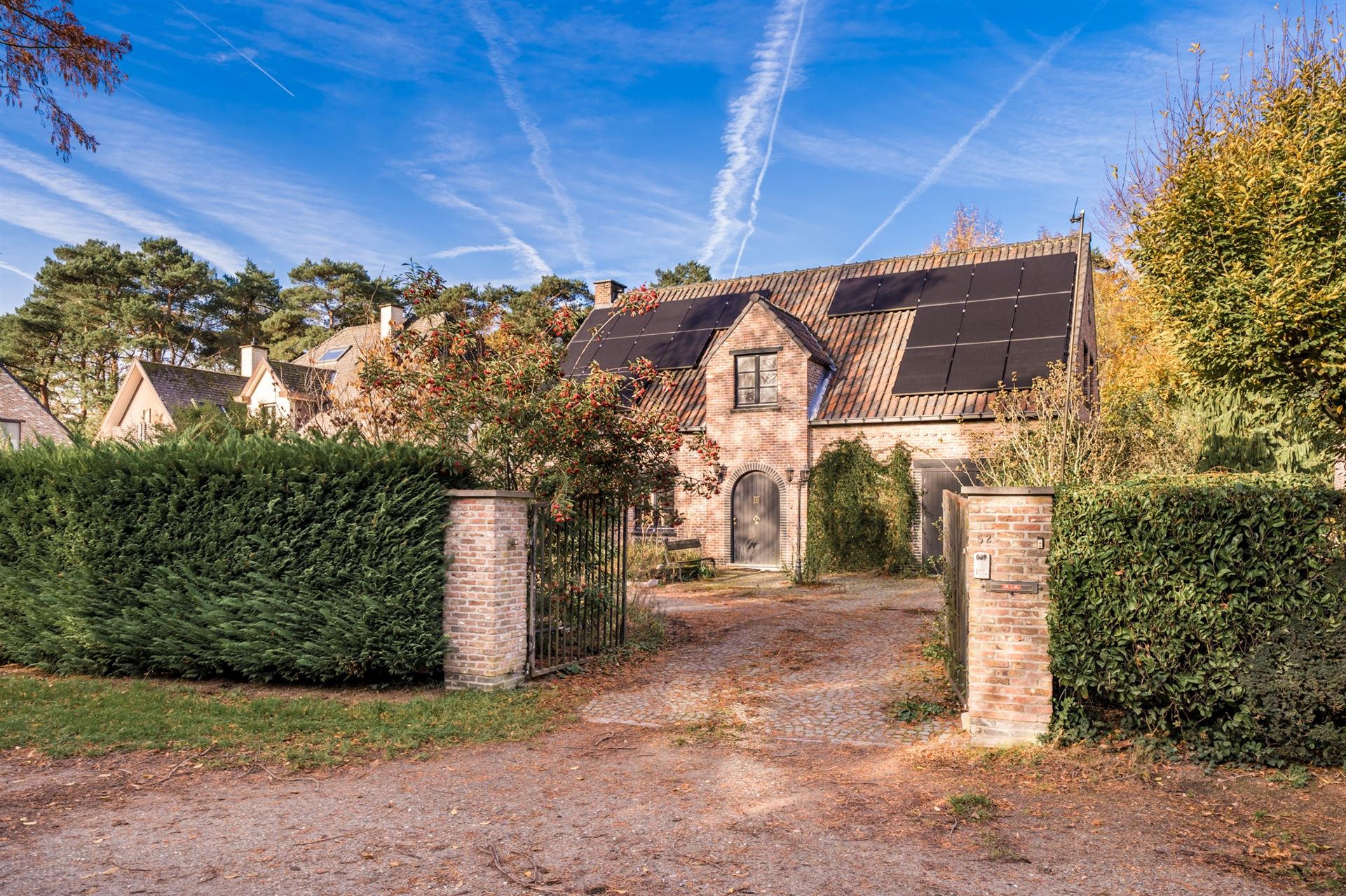 Hoofdfoto van de publicatie: Te renoveren woning met grote tuin en eigen bos in rustig Bonheiden. 