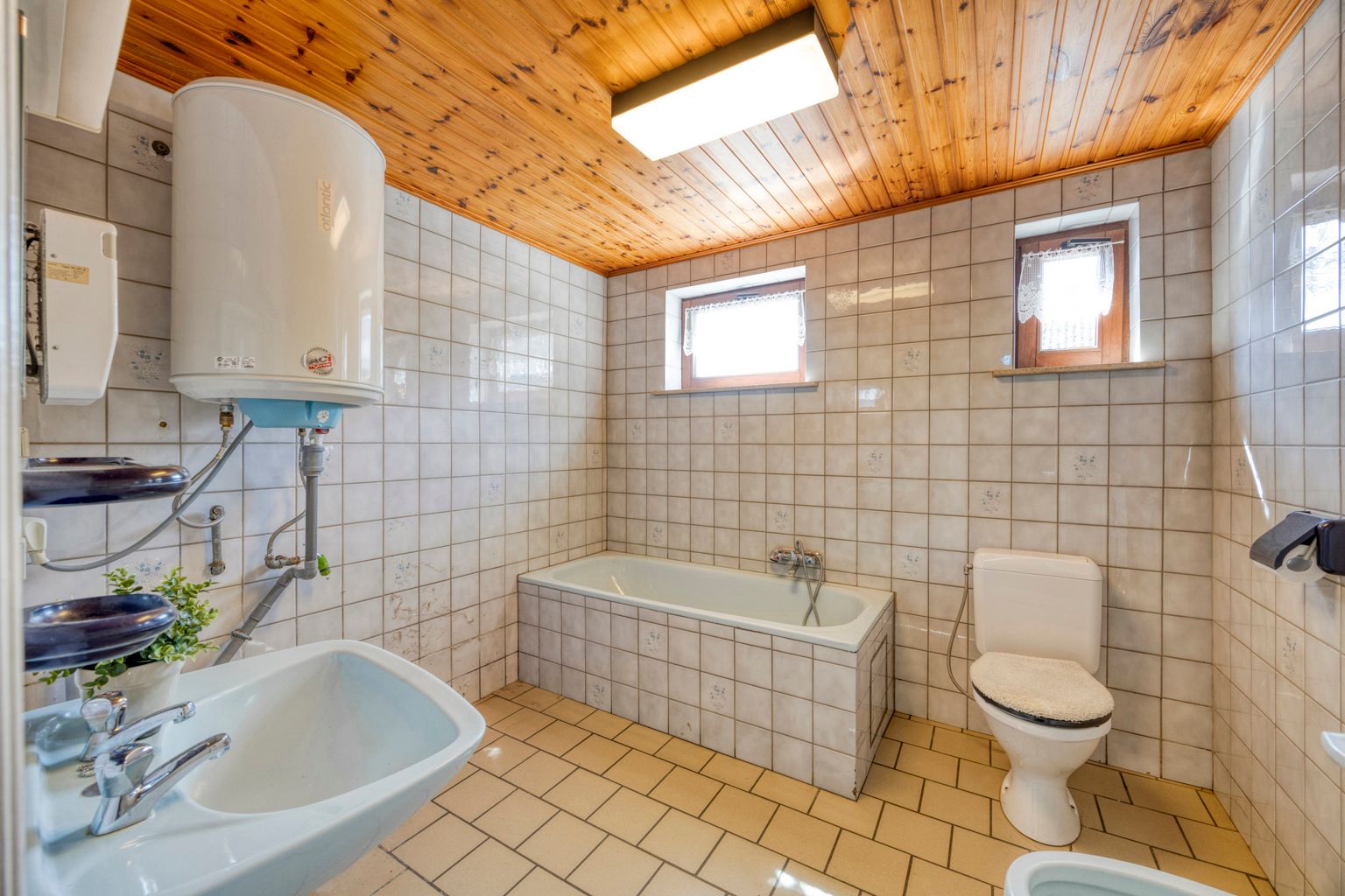 WONING MET NIET VERPACHTE WEILANDEN EN STALLINGEN foto 12