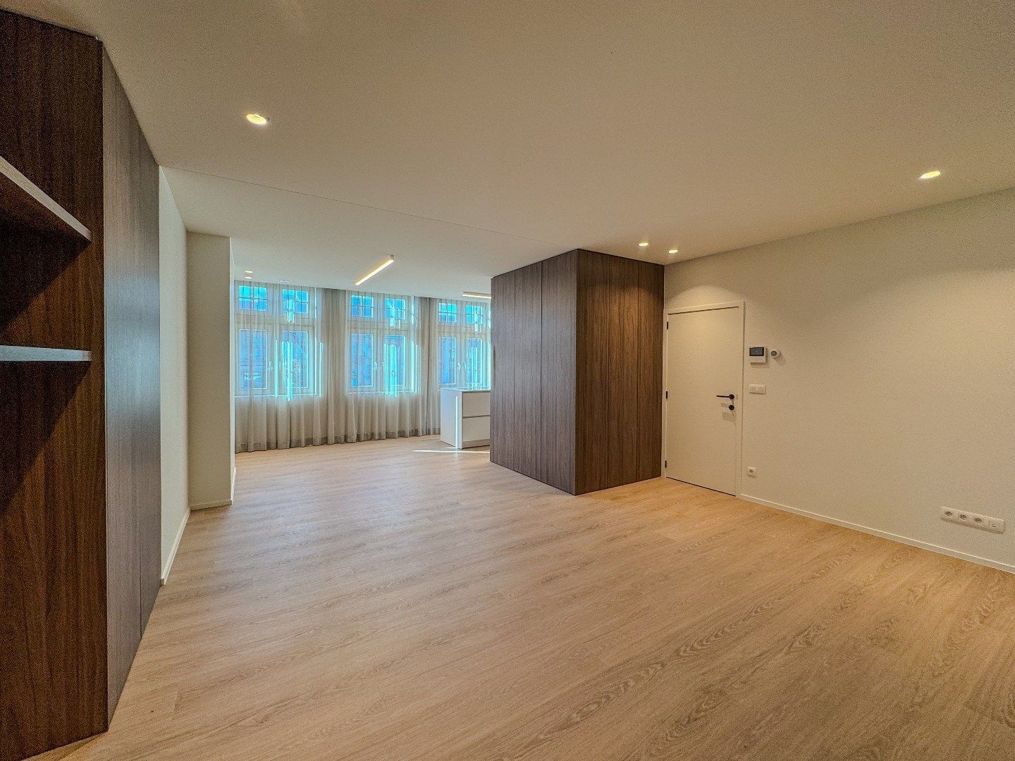 Ruim appartement met 3 slaapkamers en terras in het centrum. foto 4