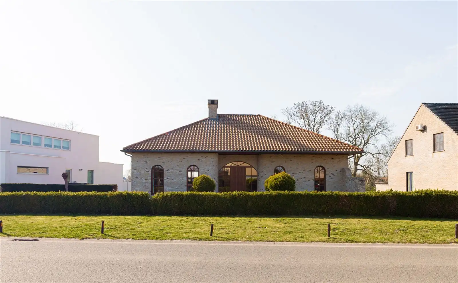 Ruime lichtrijke villa met tuin op 15are50 foto 34