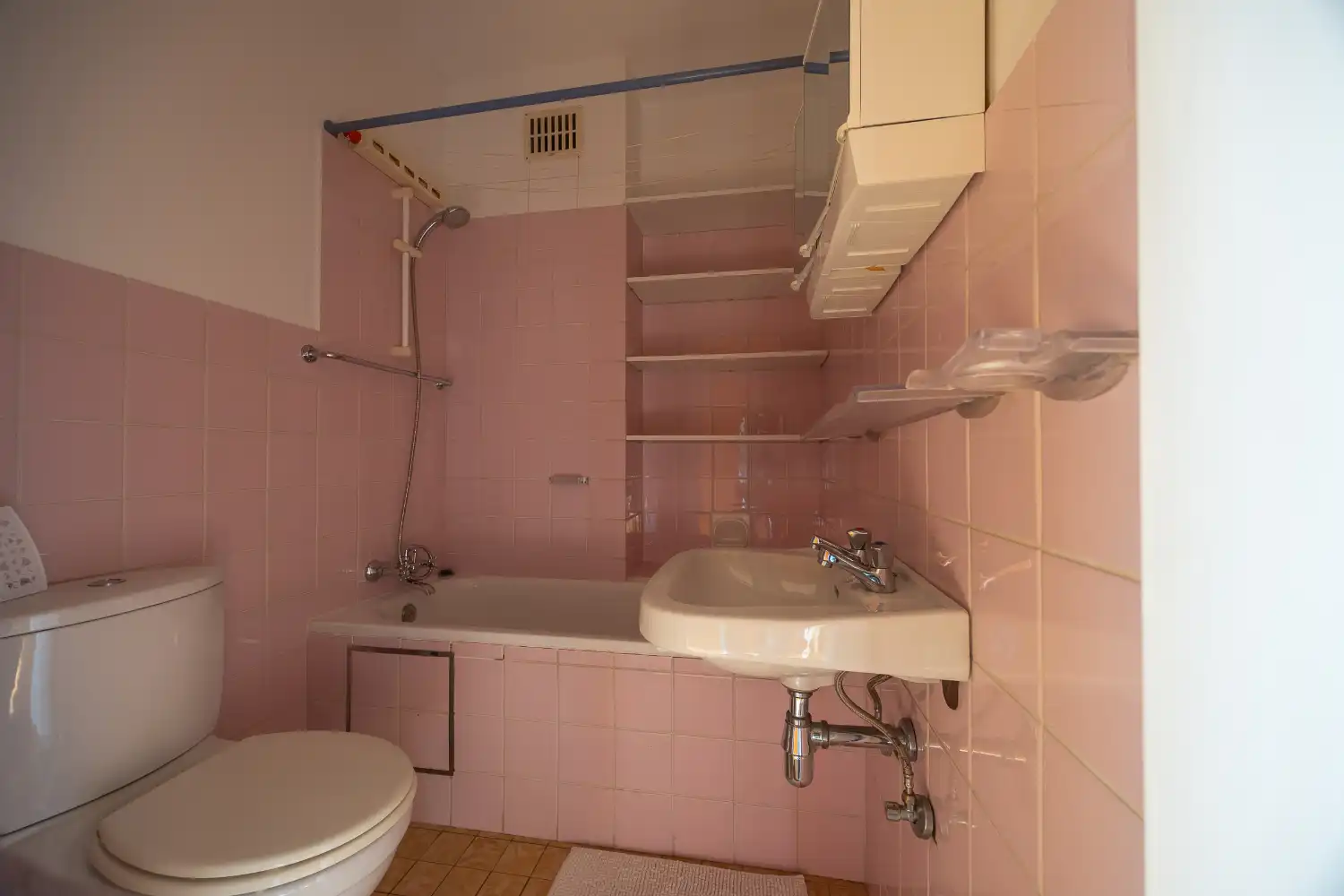 Instapklare studio met zuidgericht terras op topligging vlakbij de Zeedijk! foto 18