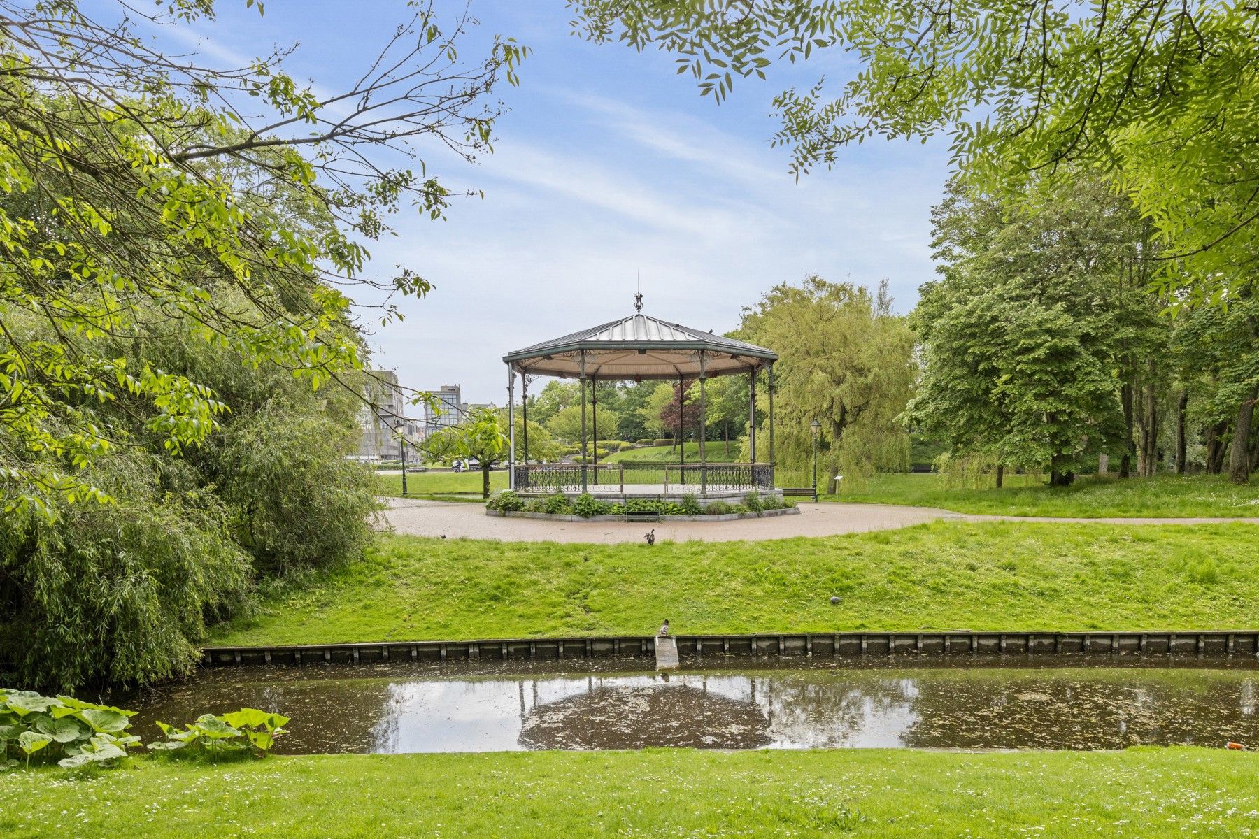 PERFECTE LOCATIE: Zeer ruim 2 slpk appartement en leuk zicht foto 20