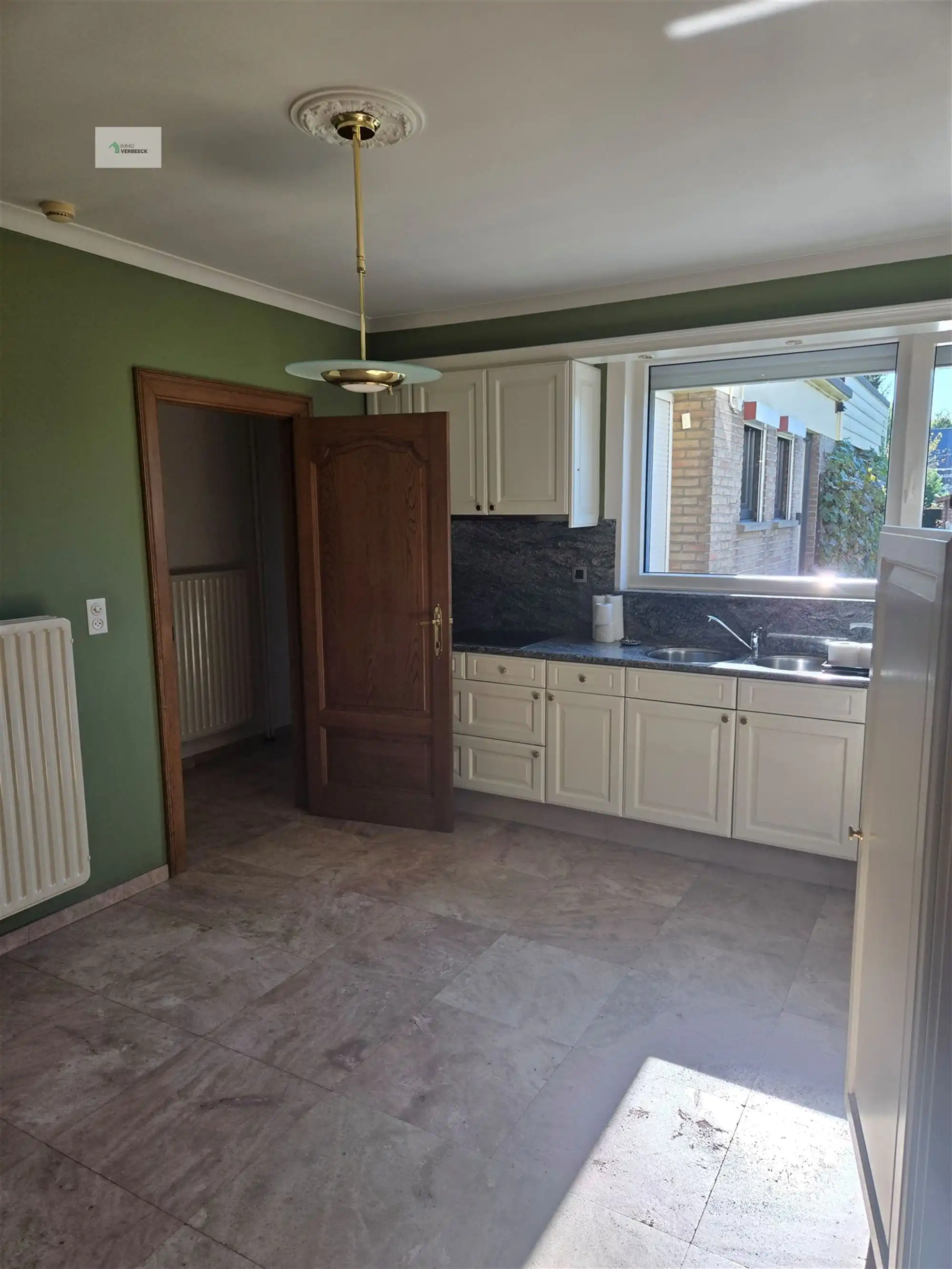 Ruime woning met 4 slaapkamers op 914 m² te Bale foto 8