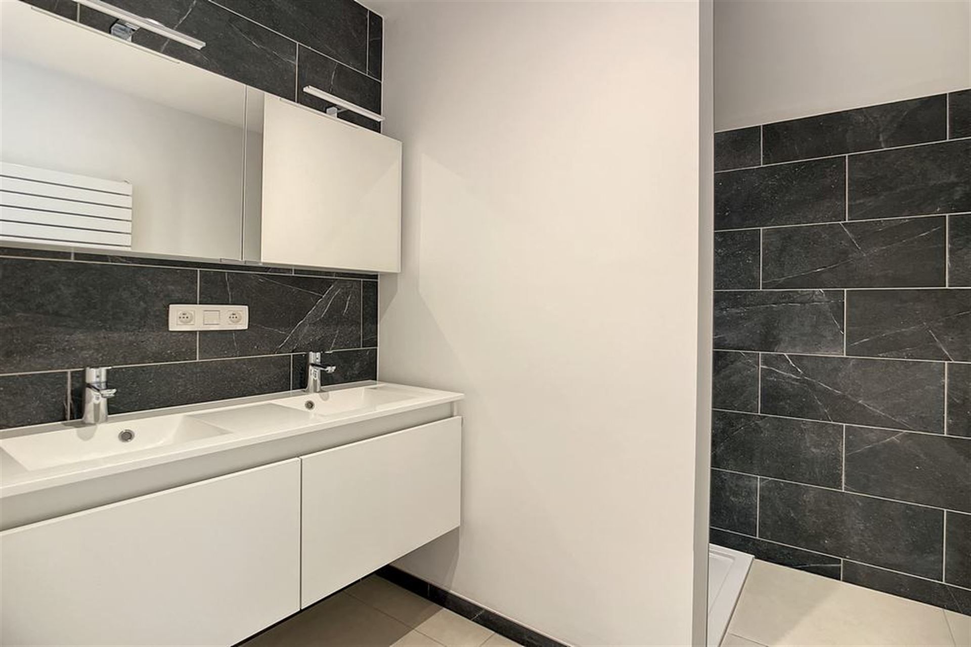 Moderne villa met 5 slaapkamers foto 29