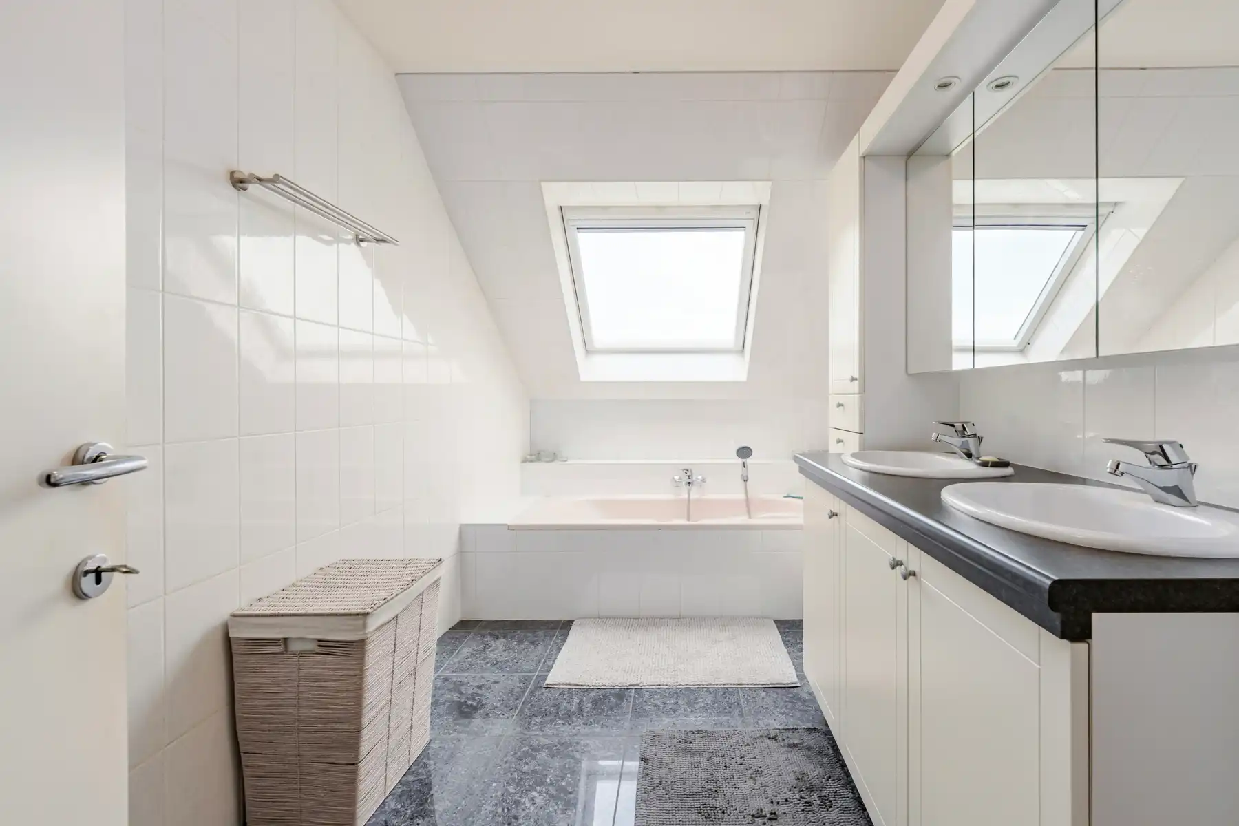Instapklare woning met handelsruimte in centrum Kortemark foto 12