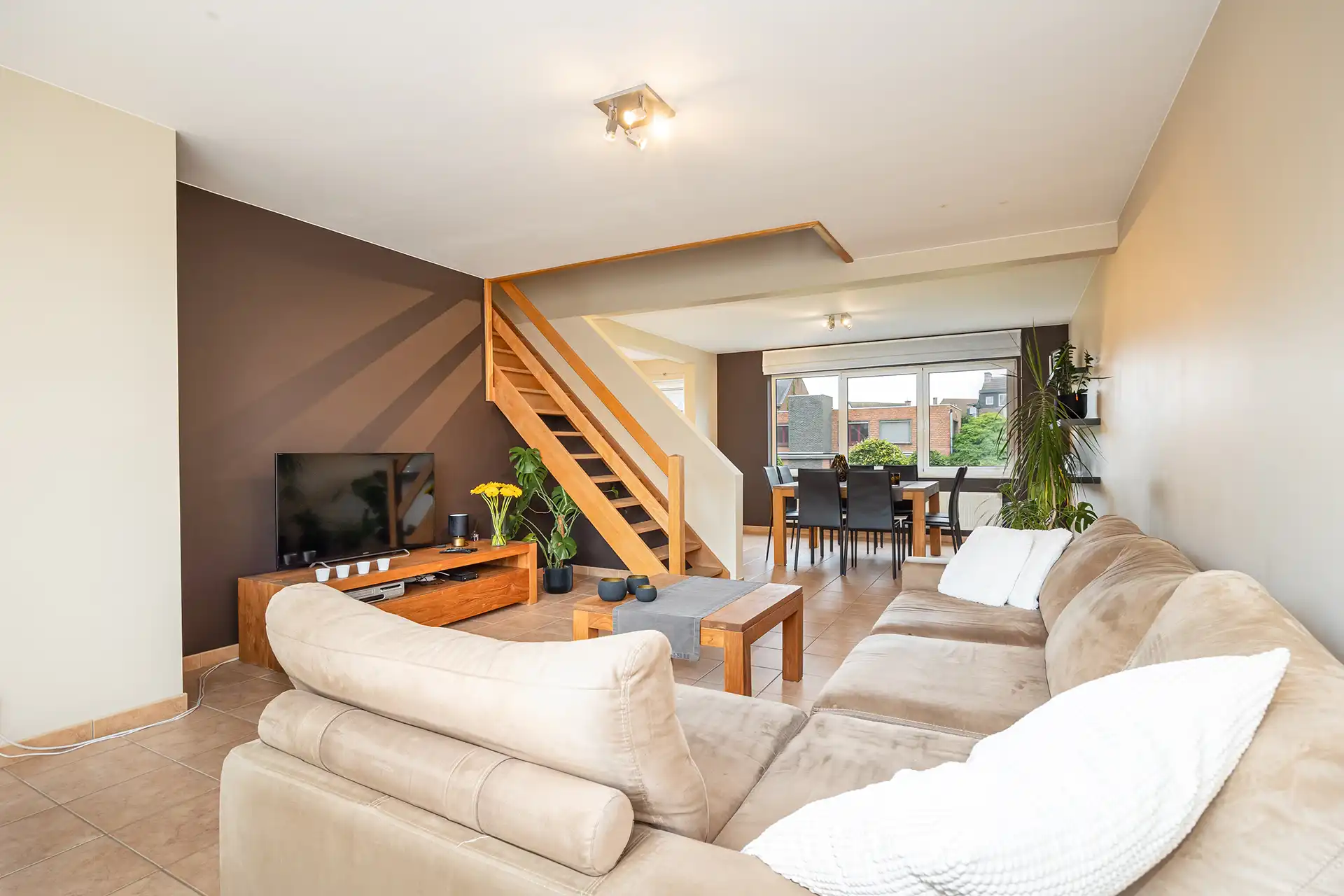 Duplexappartement met 3 slaapkamers, garage en riant terras. foto {{pictureIndex}}