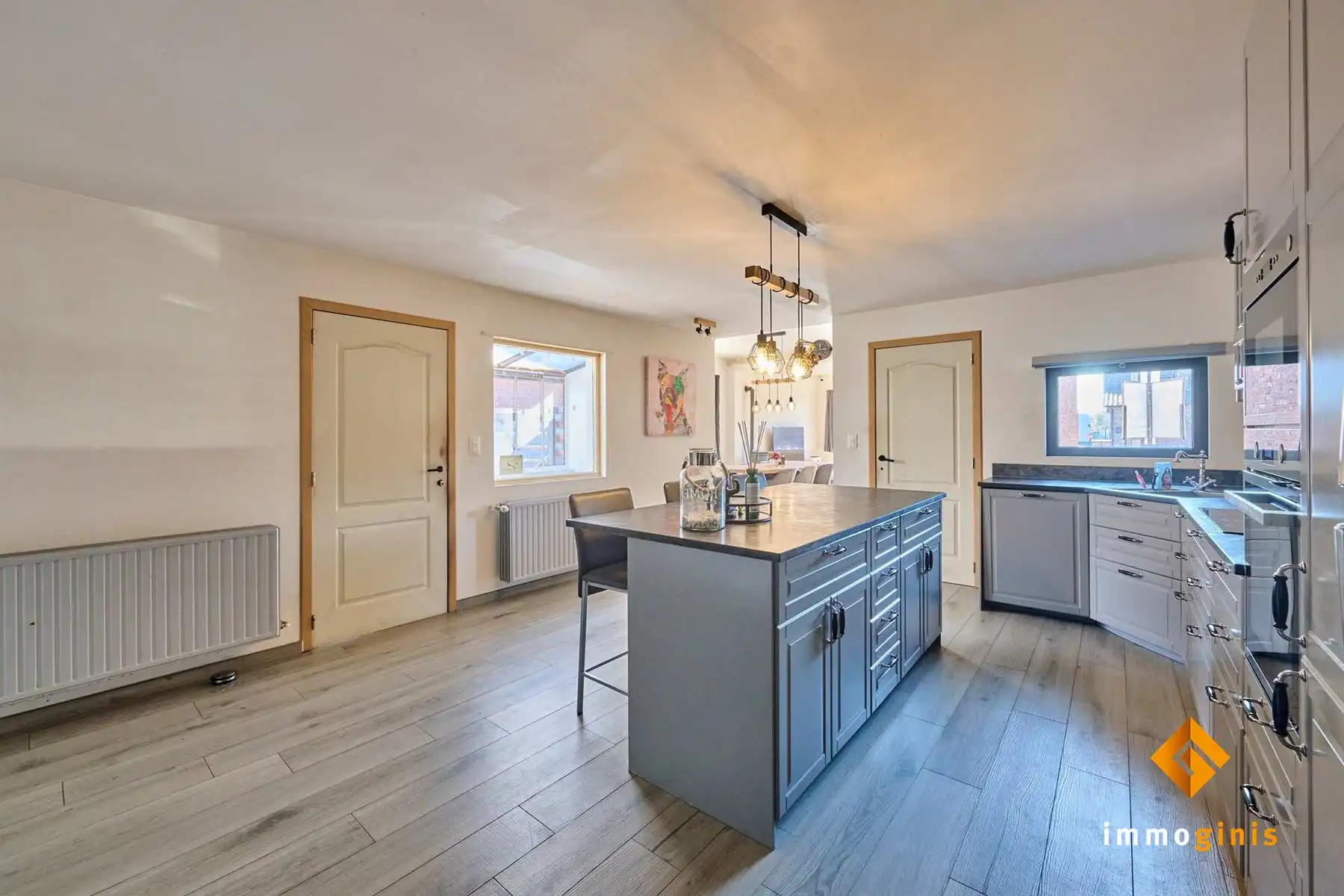 Deel opgefriste woning met 3 slaapkamers op een perceel van 4a80ca, in een rustige buurt. foto 7