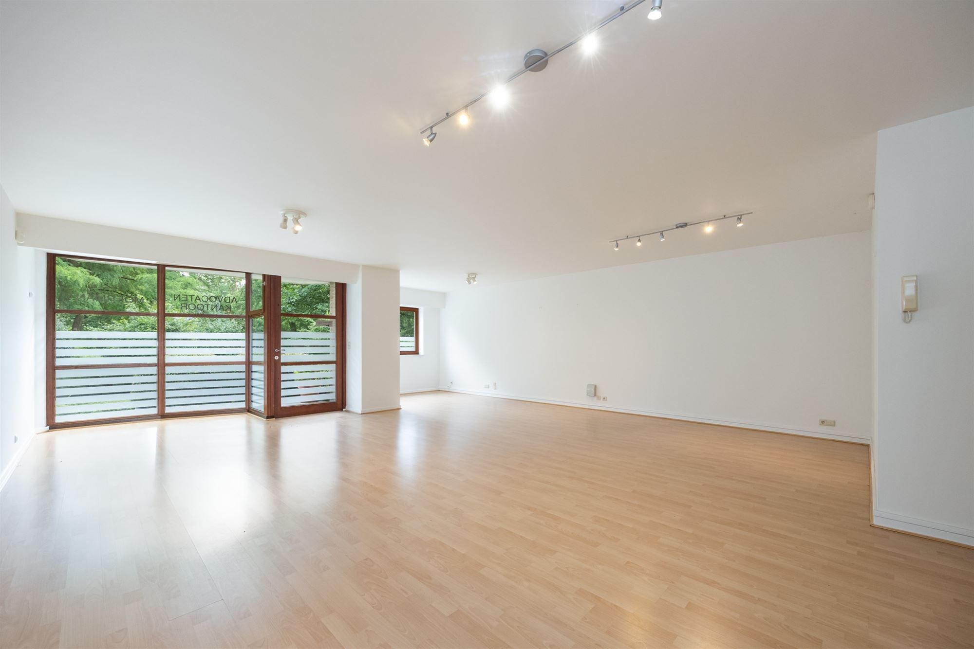 Instapklaar kantoor in het centrum van Schoten foto 7