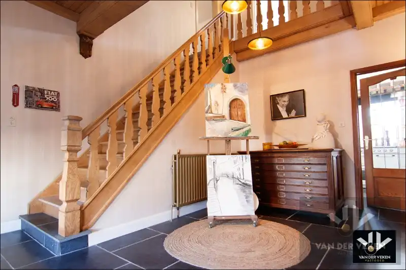 GROTENDEELS GERENOVEERDE GEZINSWONING foto 7