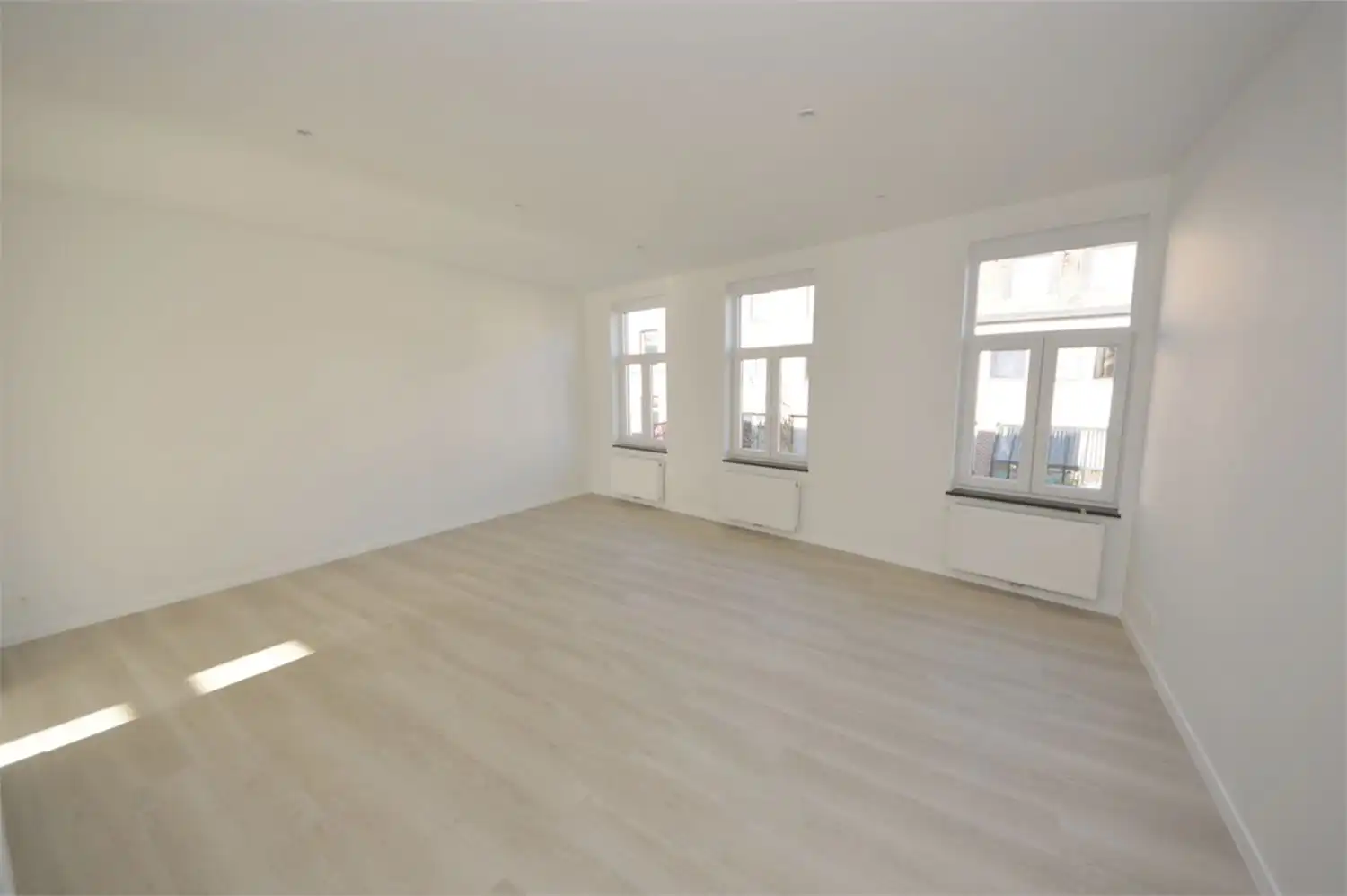 COMPLEET VERNIEUWDE DUPLEX MET ZEER RUIM ZONNIG TERRAS foto 5