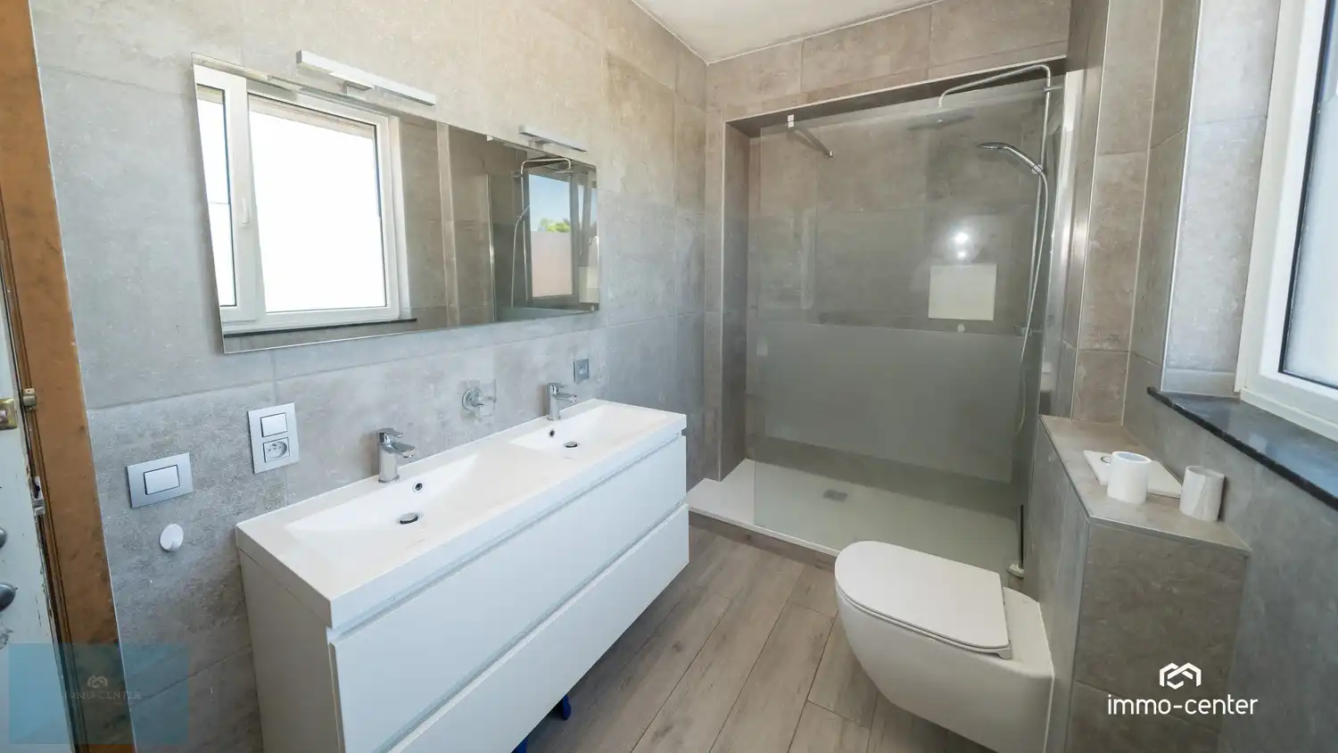 Instapklare open bebouwing met ruime tuin en moderne technieken te As foto 16